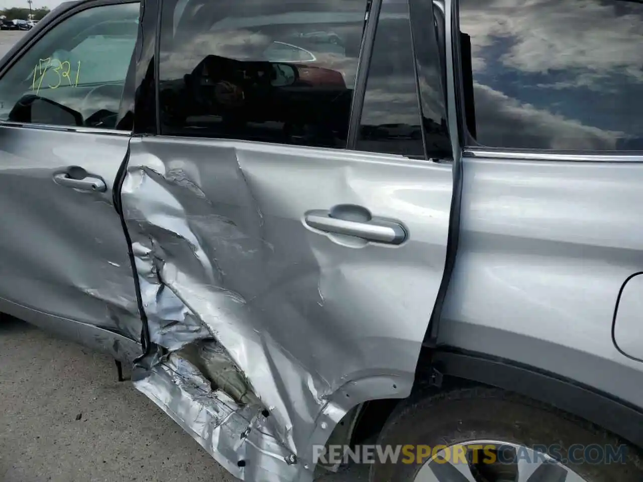 9 Photograph of a damaged car 5TDGZRAH6MS536967 TOYOTA HIGHLANDER 2021