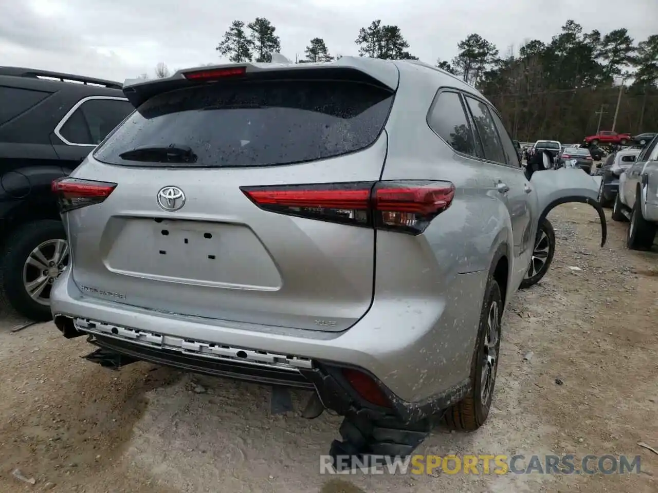 4 Photograph of a damaged car 5TDGZRAH7MS034288 TOYOTA HIGHLANDER 2021