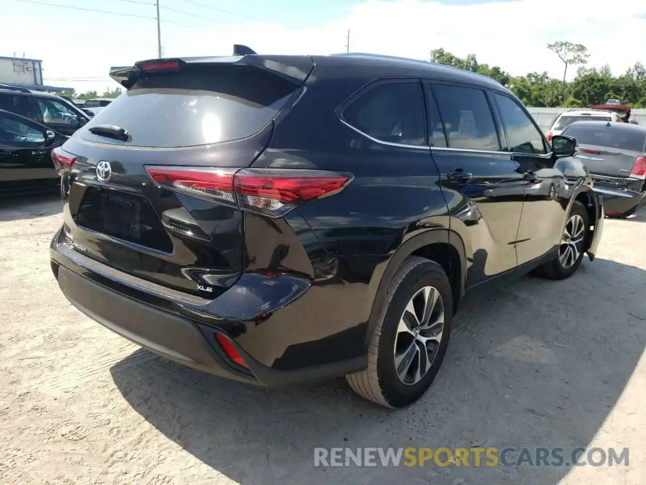 4 Photograph of a damaged car 5TDGZRAH7MS043248 TOYOTA HIGHLANDER 2021