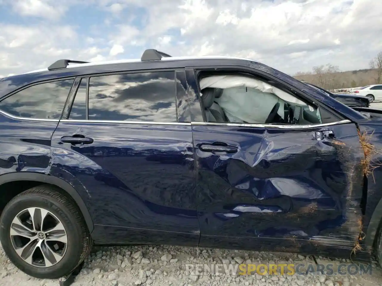 9 Photograph of a damaged car 5TDGZRAH7MS087394 TOYOTA HIGHLANDER 2021