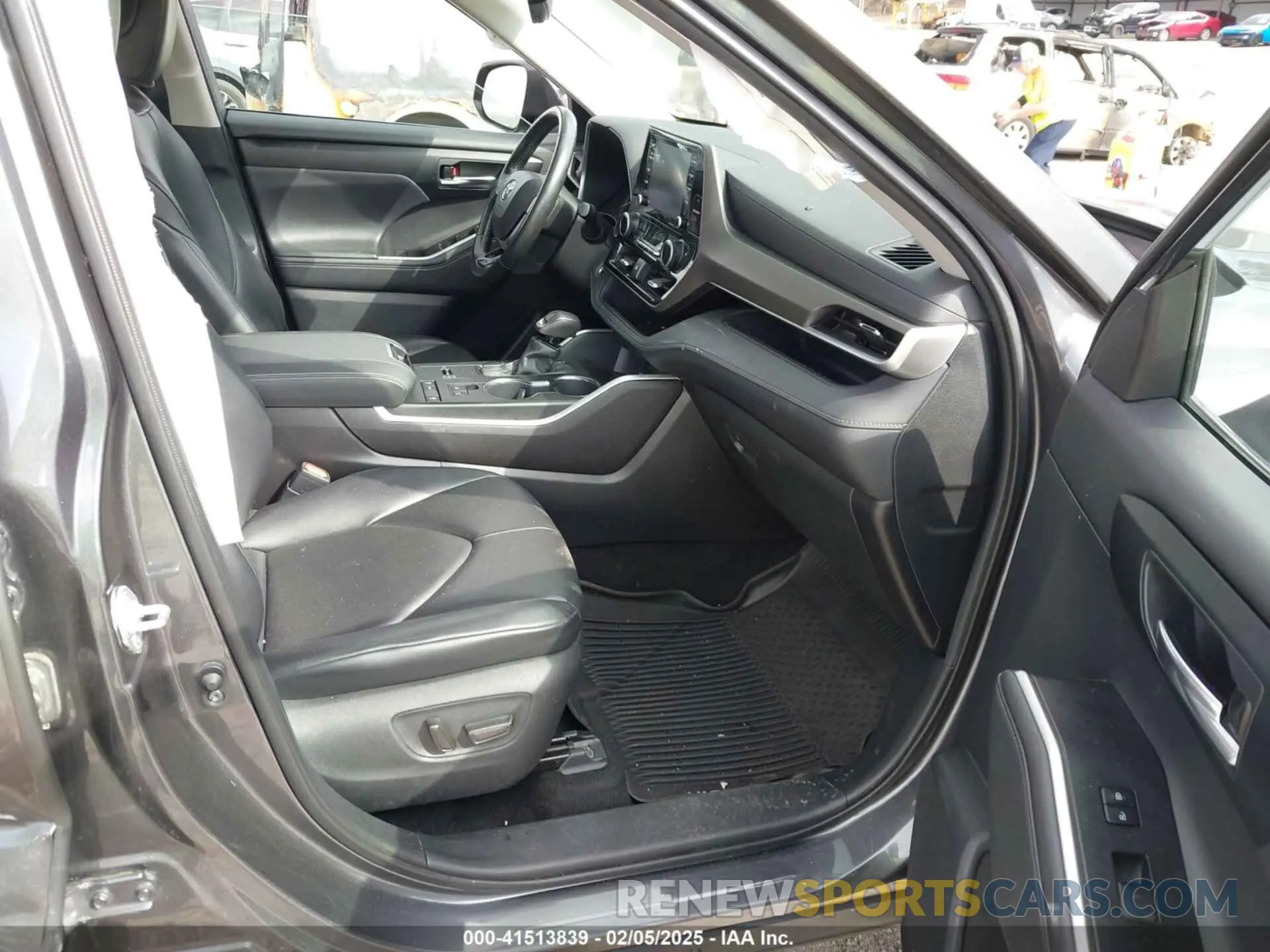 5 Photograph of a damaged car 5TDGZRAH7MS516632 TOYOTA HIGHLANDER 2021