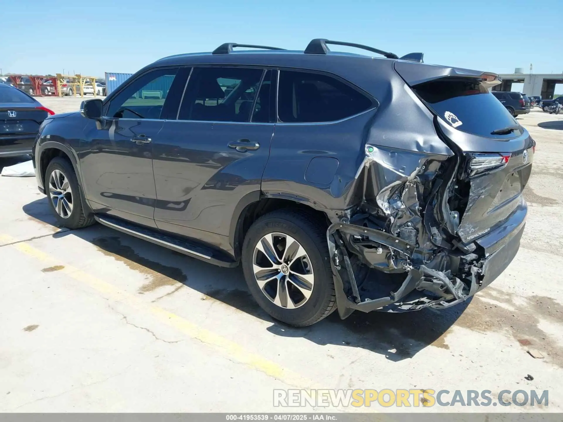 3 Photograph of a damaged car 5TDGZRAH7MS528781 TOYOTA HIGHLANDER 2021