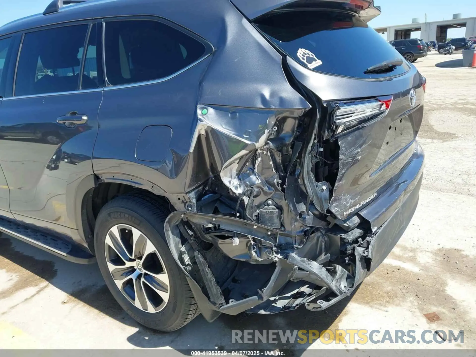 6 Photograph of a damaged car 5TDGZRAH7MS528781 TOYOTA HIGHLANDER 2021