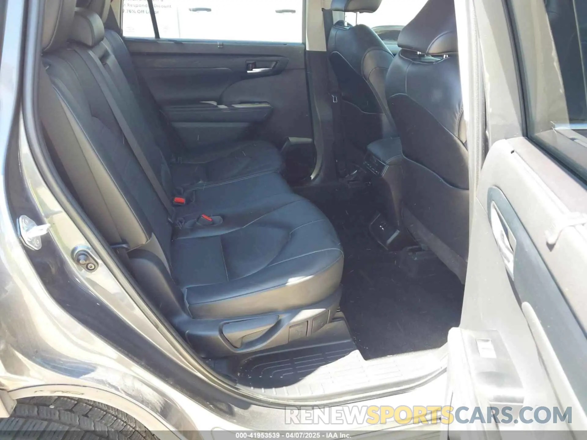 8 Photograph of a damaged car 5TDGZRAH7MS528781 TOYOTA HIGHLANDER 2021