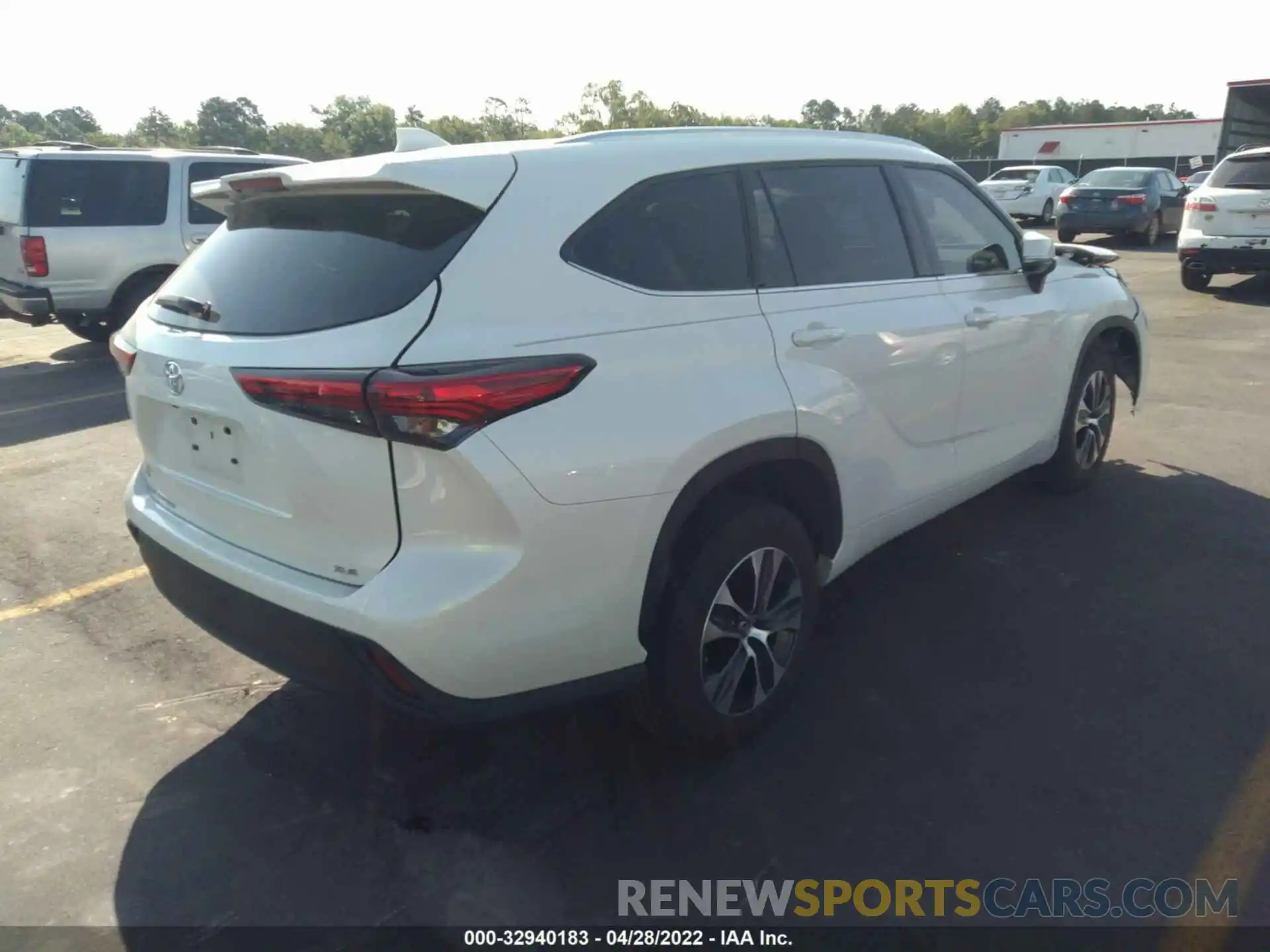 4 Photograph of a damaged car 5TDGZRAH7MS530644 TOYOTA HIGHLANDER 2021