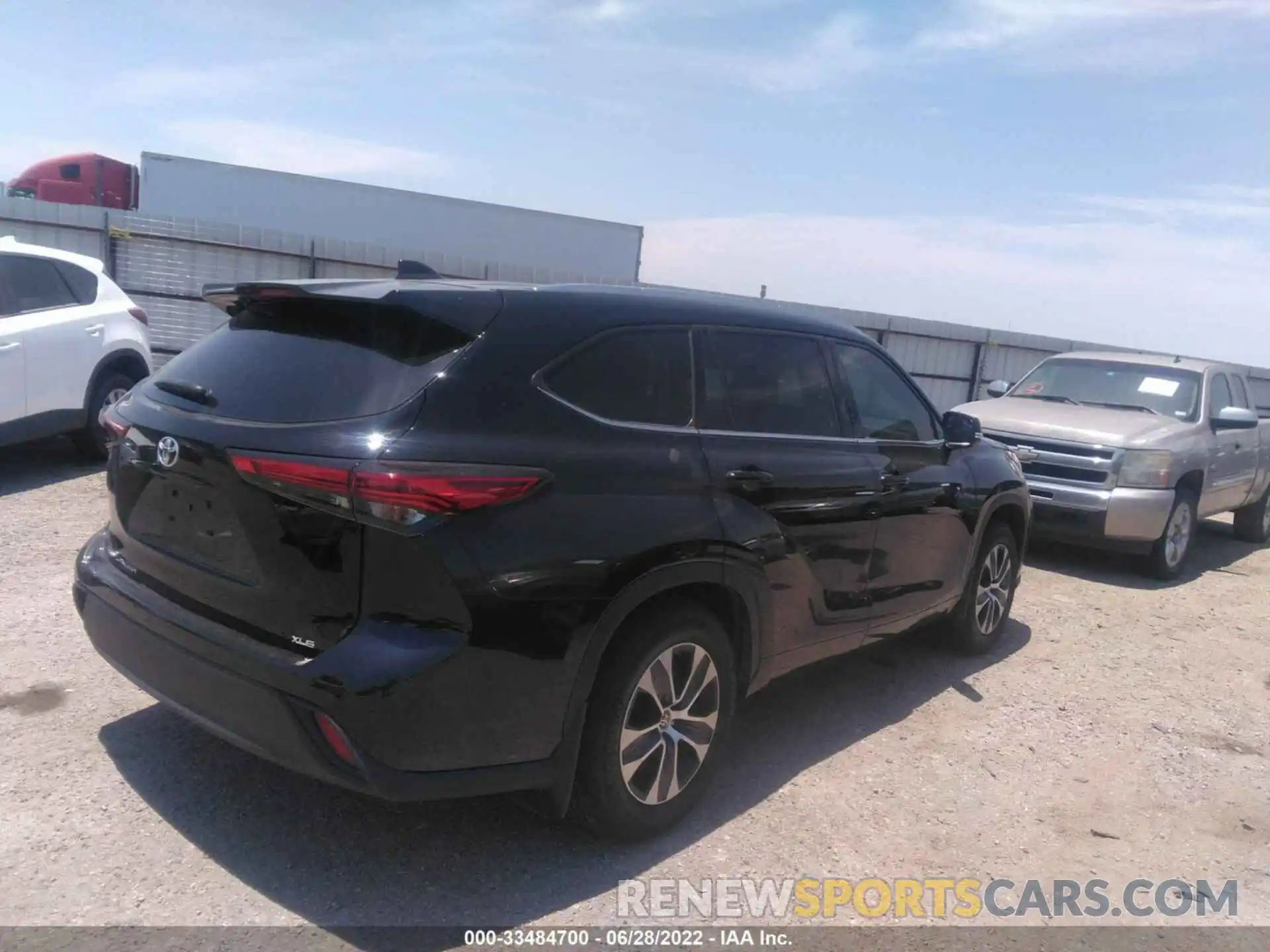 4 Photograph of a damaged car 5TDGZRAH8MS035904 TOYOTA HIGHLANDER 2021