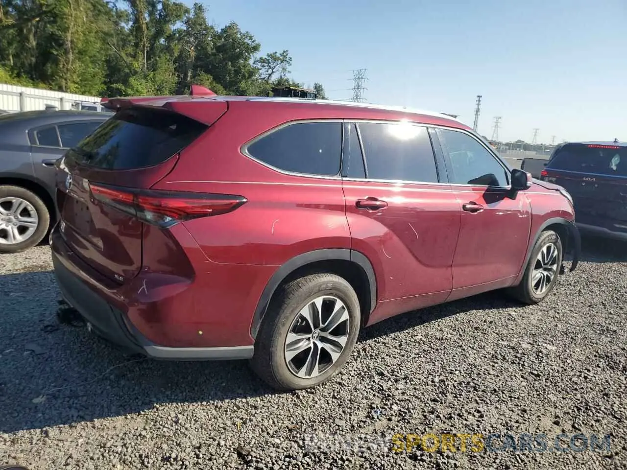 3 Photograph of a damaged car 5TDGZRAH8MS040682 TOYOTA HIGHLANDER 2021