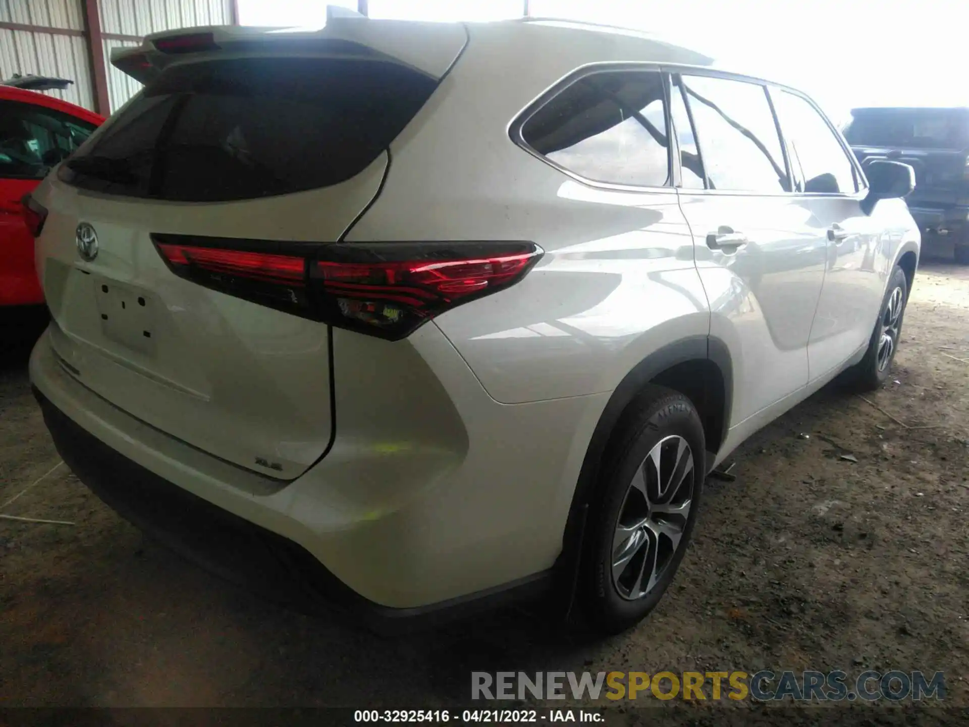 4 Photograph of a damaged car 5TDGZRAH8MS041363 TOYOTA HIGHLANDER 2021