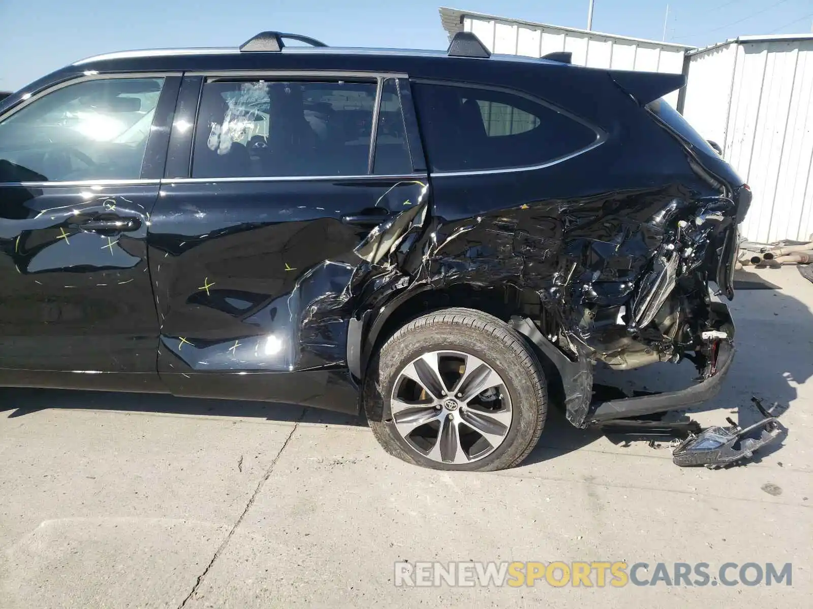 9 Photograph of a damaged car 5TDGZRAH8MS049253 TOYOTA HIGHLANDER 2021