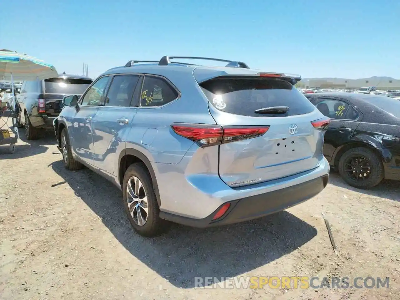 3 Photograph of a damaged car 5TDGZRAH8MS082608 TOYOTA HIGHLANDER 2021