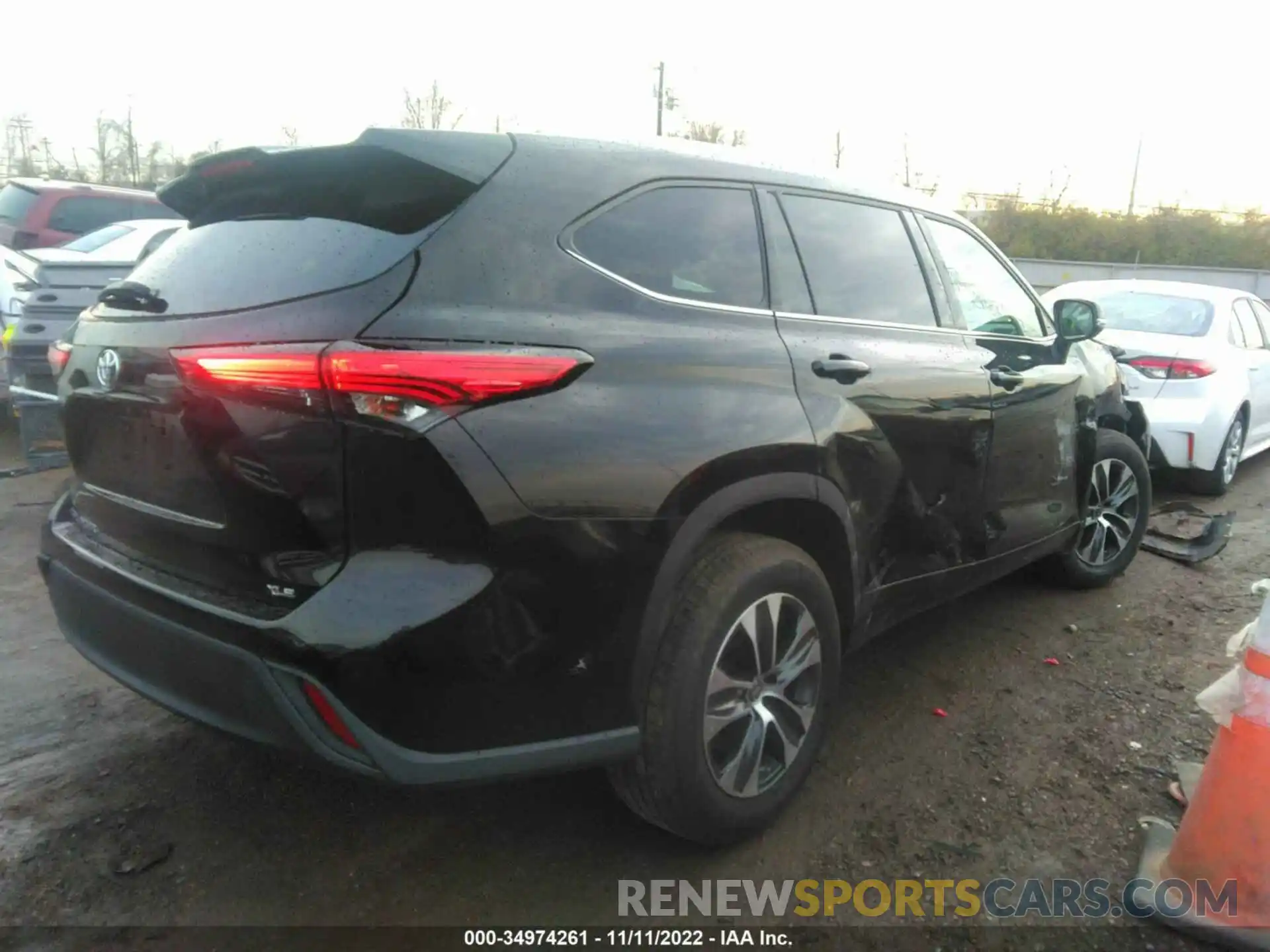 4 Photograph of a damaged car 5TDGZRAH8MS082902 TOYOTA HIGHLANDER 2021