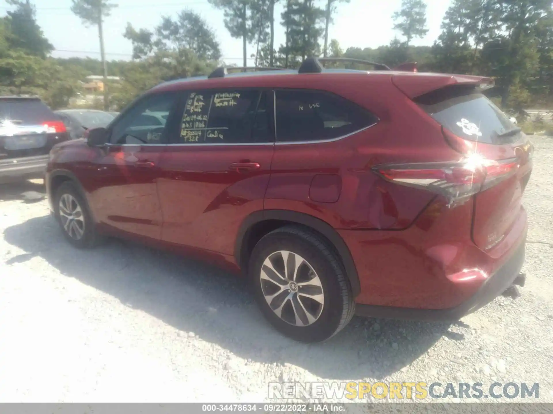 3 Photograph of a damaged car 5TDGZRAH8MS084133 TOYOTA HIGHLANDER 2021