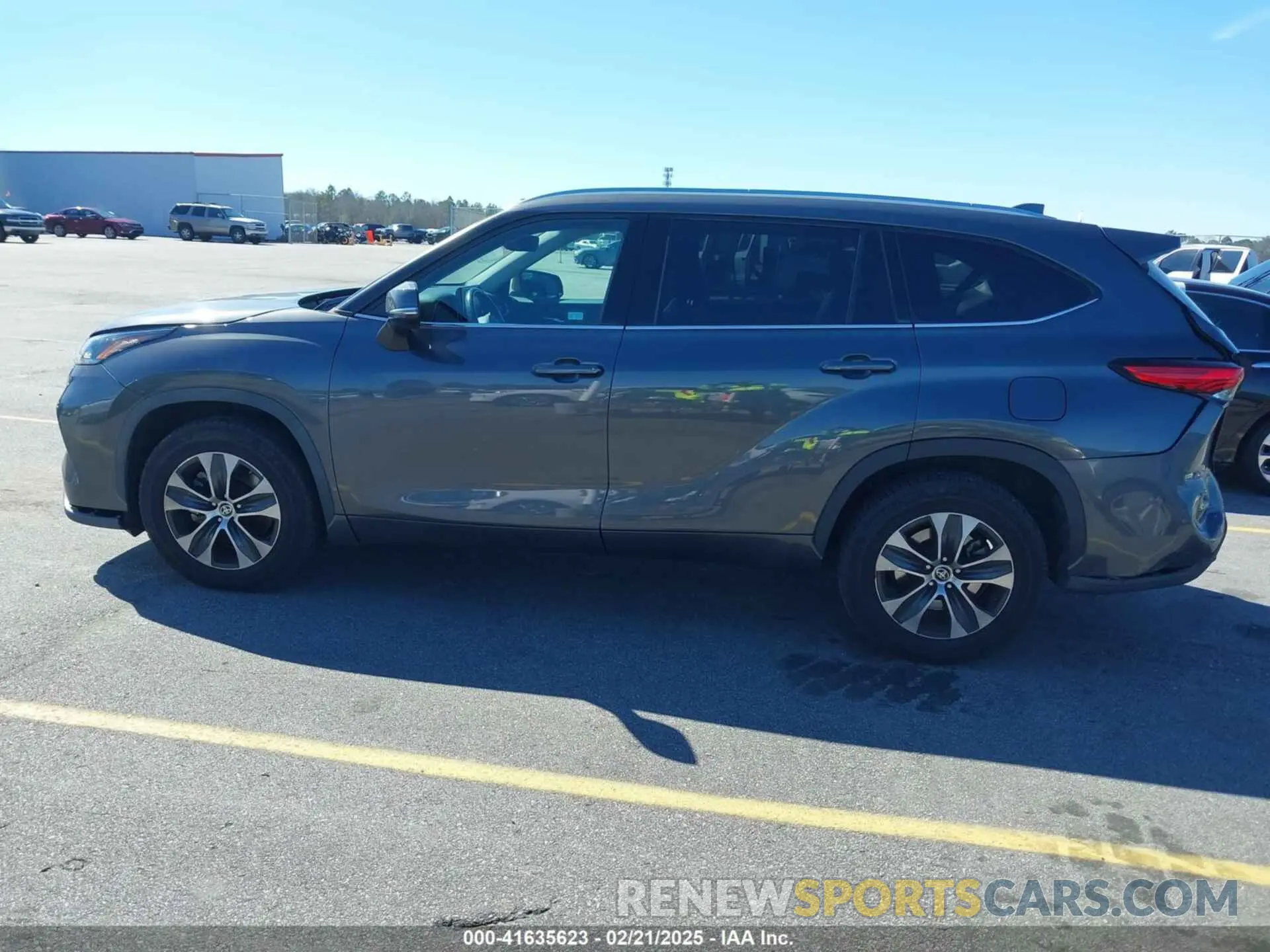 14 Photograph of a damaged car 5TDGZRAH8MS515831 TOYOTA HIGHLANDER 2021