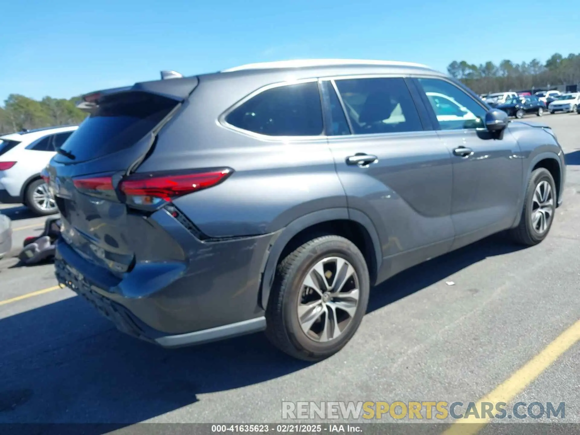 4 Photograph of a damaged car 5TDGZRAH8MS515831 TOYOTA HIGHLANDER 2021