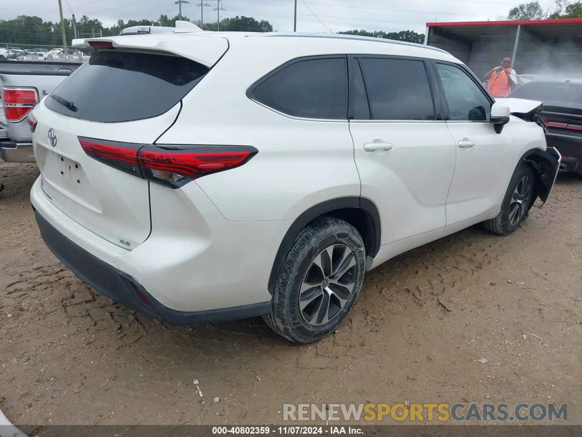 4 Photograph of a damaged car 5TDGZRAH8MS522617 TOYOTA HIGHLANDER 2021