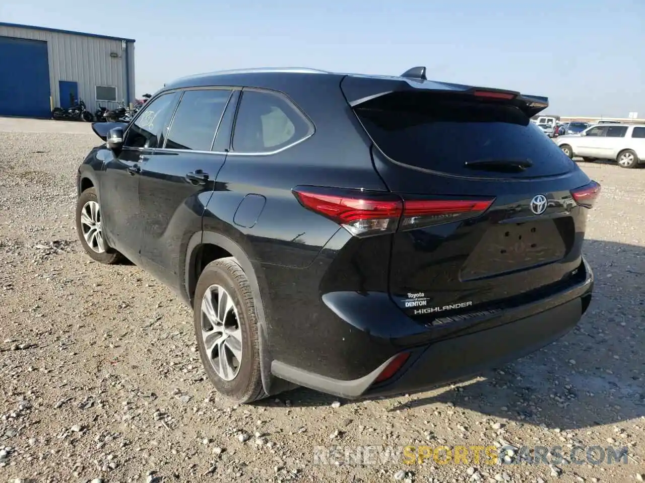 3 Photograph of a damaged car 5TDGZRAH8MS538185 TOYOTA HIGHLANDER 2021