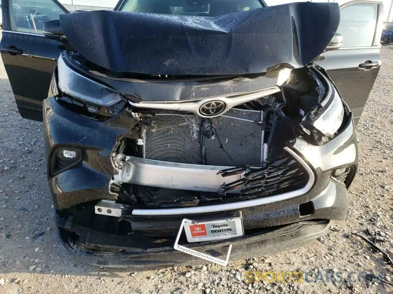 9 Photograph of a damaged car 5TDGZRAH8MS538185 TOYOTA HIGHLANDER 2021