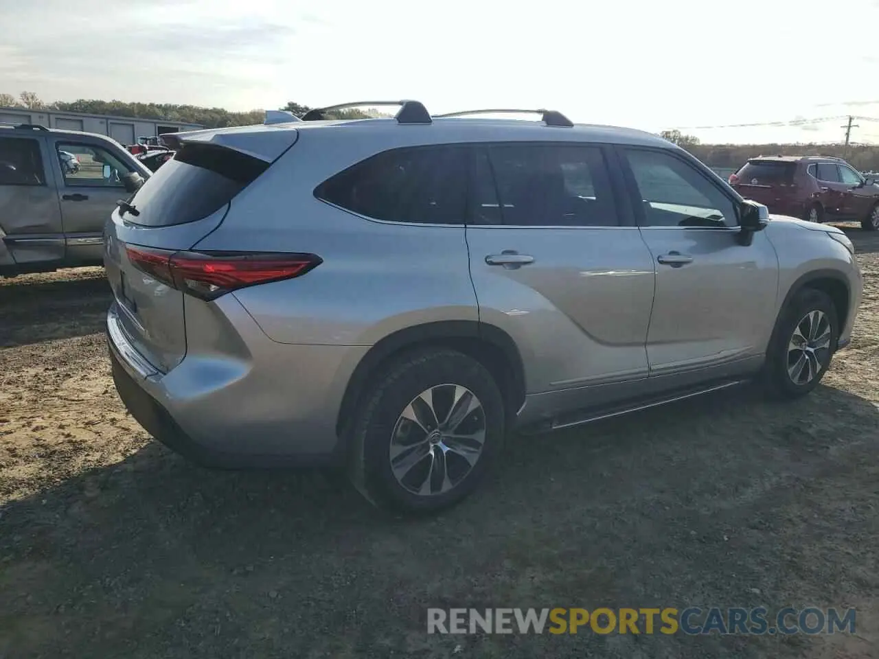 3 Photograph of a damaged car 5TDGZRAH9MS054235 TOYOTA HIGHLANDER 2021