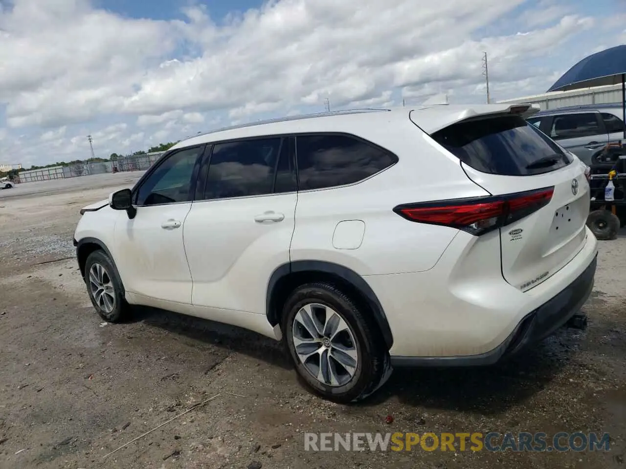 2 Photograph of a damaged car 5TDGZRAH9MS058124 TOYOTA HIGHLANDER 2021