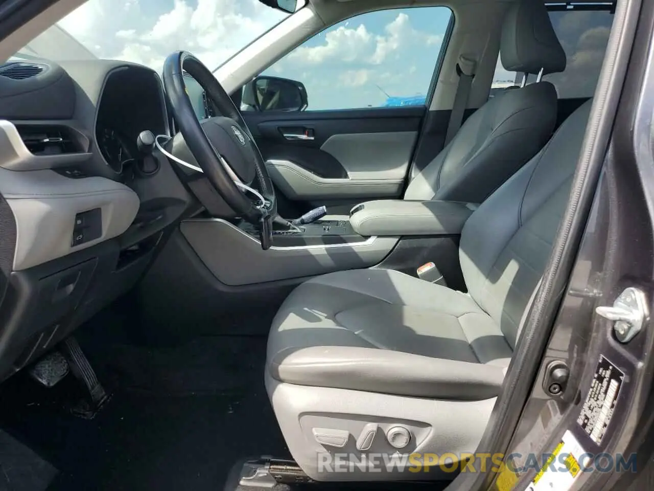 7 Photograph of a damaged car 5TDGZRAH9MS063100 TOYOTA HIGHLANDER 2021