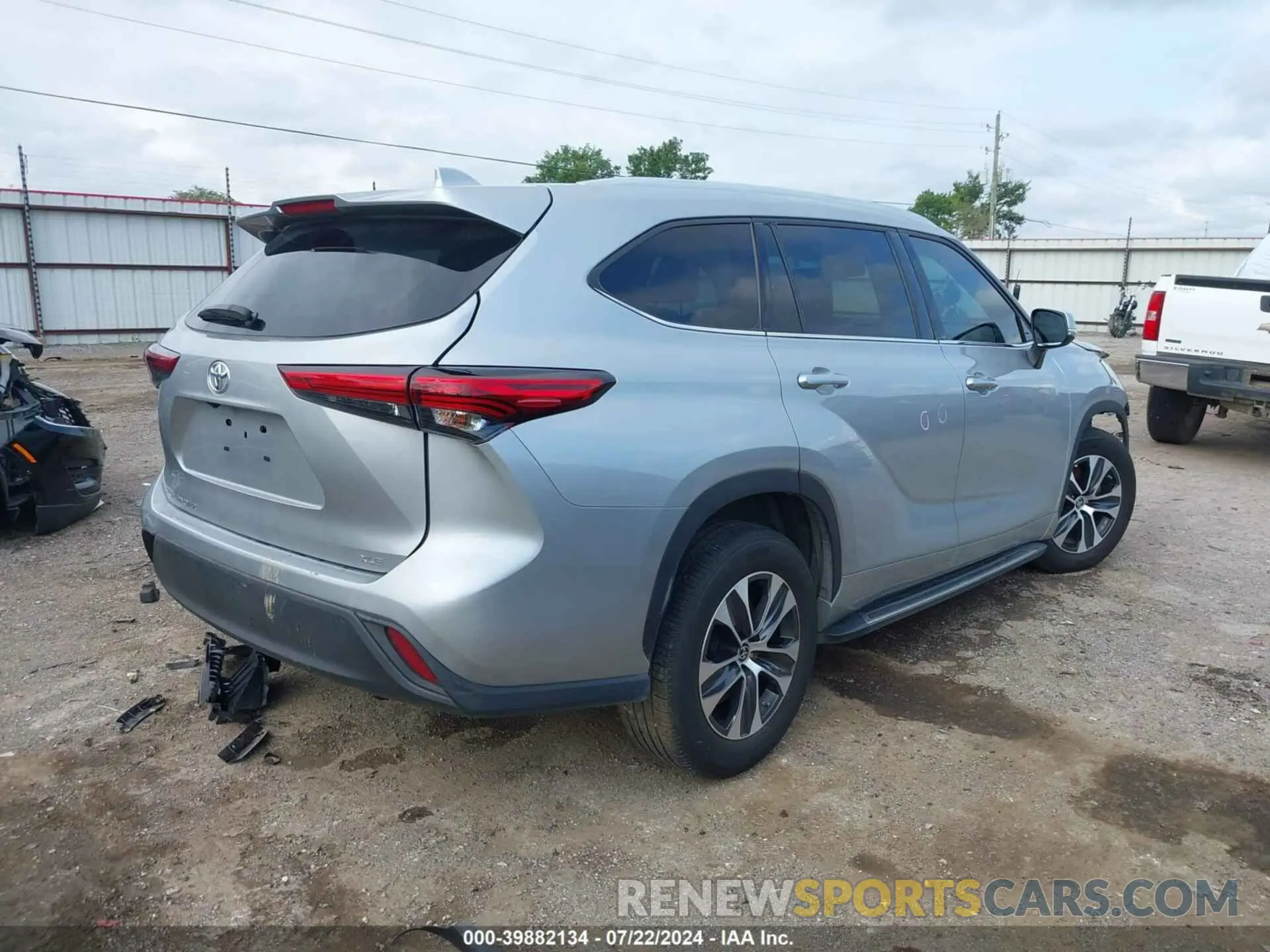 4 Photograph of a damaged car 5TDGZRAHXMS034740 TOYOTA HIGHLANDER 2021