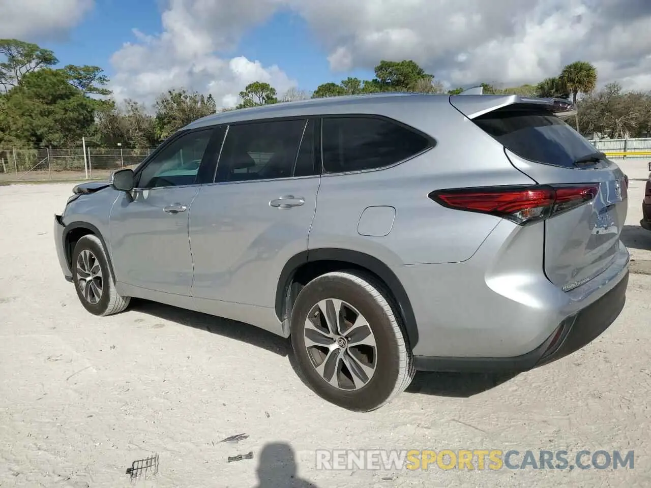 2 Photograph of a damaged car 5TDGZRAHXMS058228 TOYOTA HIGHLANDER 2021