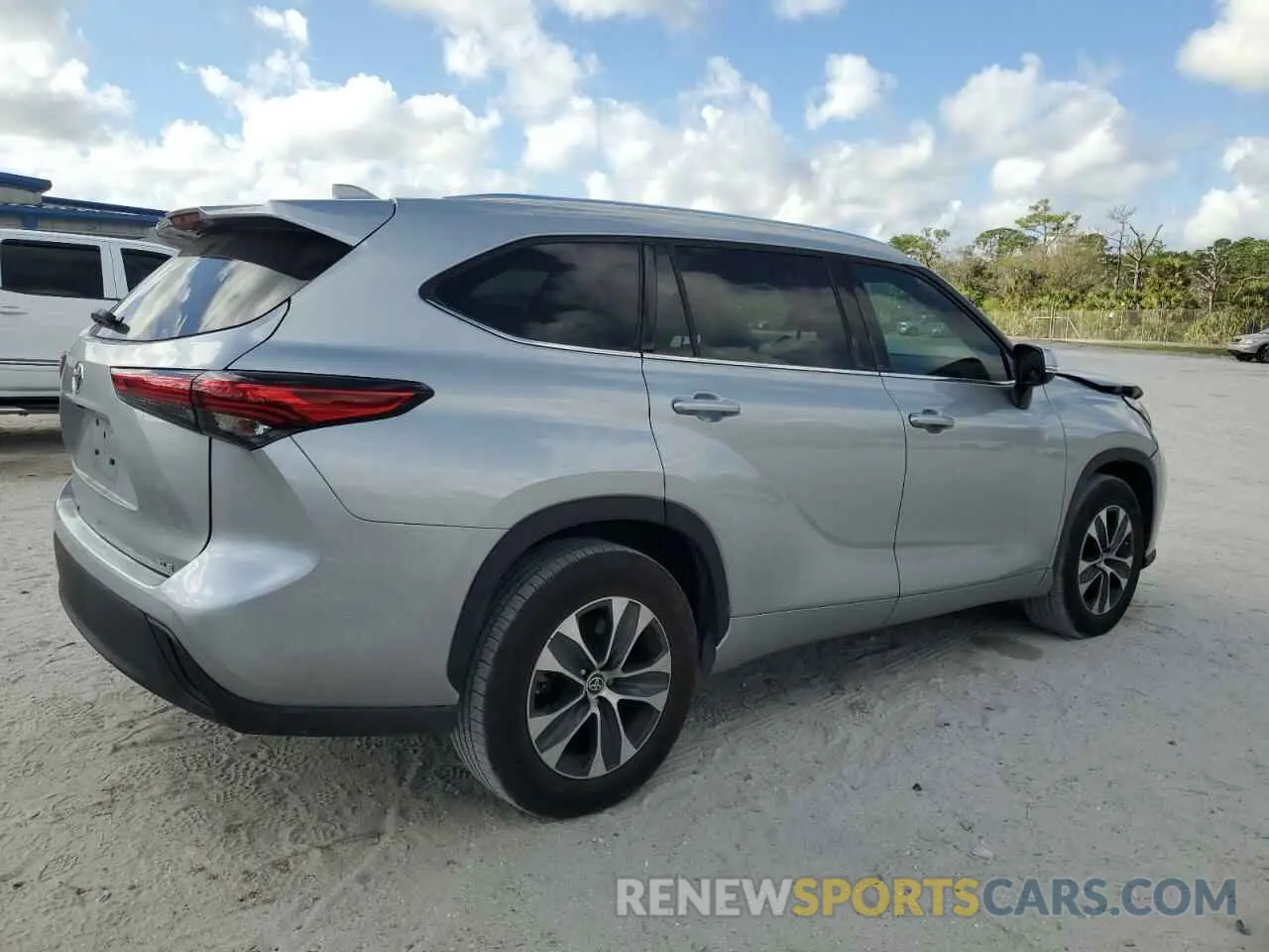 3 Photograph of a damaged car 5TDGZRAHXMS058228 TOYOTA HIGHLANDER 2021