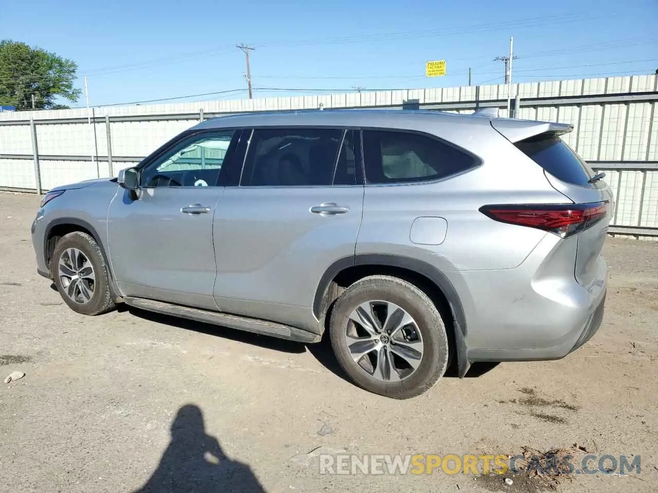 2 Photograph of a damaged car 5TDGZRAHXMS082996 TOYOTA HIGHLANDER 2021