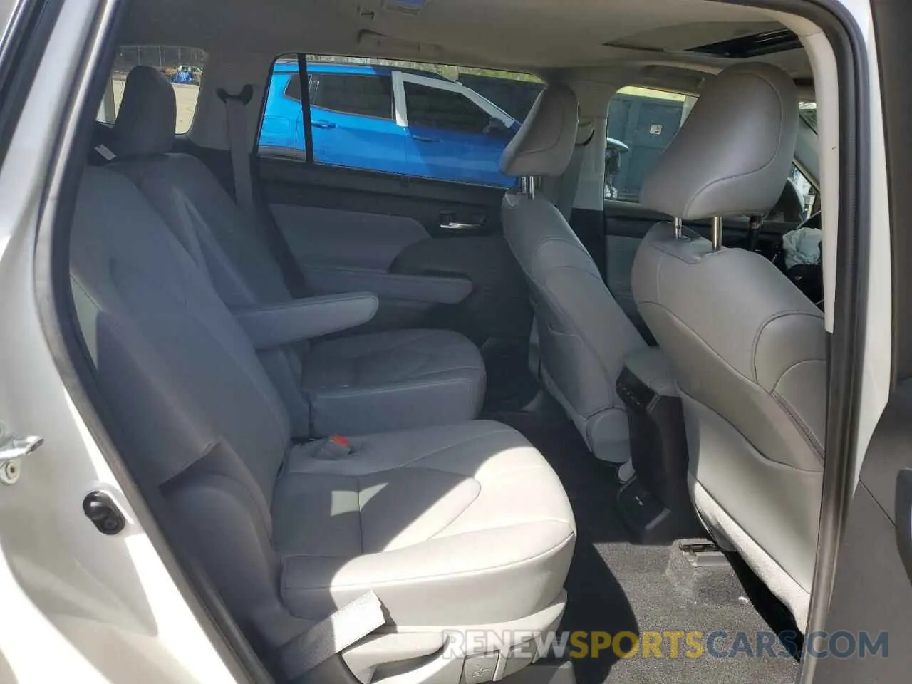 10 Photograph of a damaged car 5TDGZRAHXMS524787 TOYOTA HIGHLANDER 2021