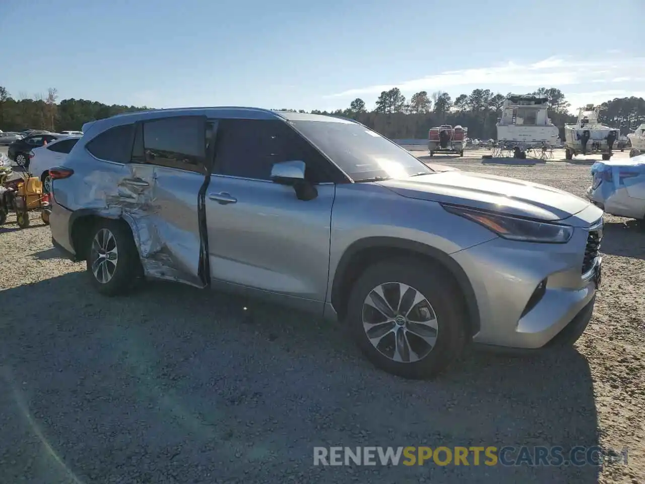 4 Photograph of a damaged car 5TDGZRAHXMS526121 TOYOTA HIGHLANDER 2021