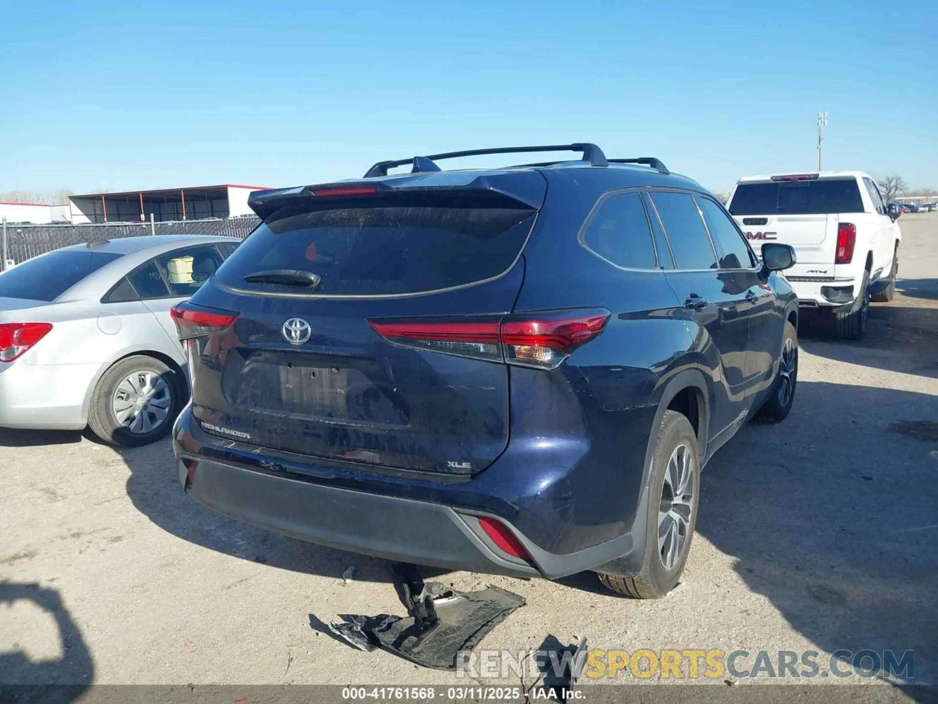 4 Photograph of a damaged car 5TDGZRAHXMS538009 TOYOTA HIGHLANDER 2021