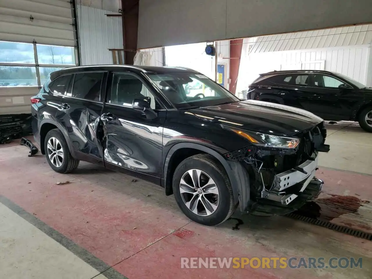 4 Photograph of a damaged car 5TDGZRBH0MS083444 TOYOTA HIGHLANDER 2021