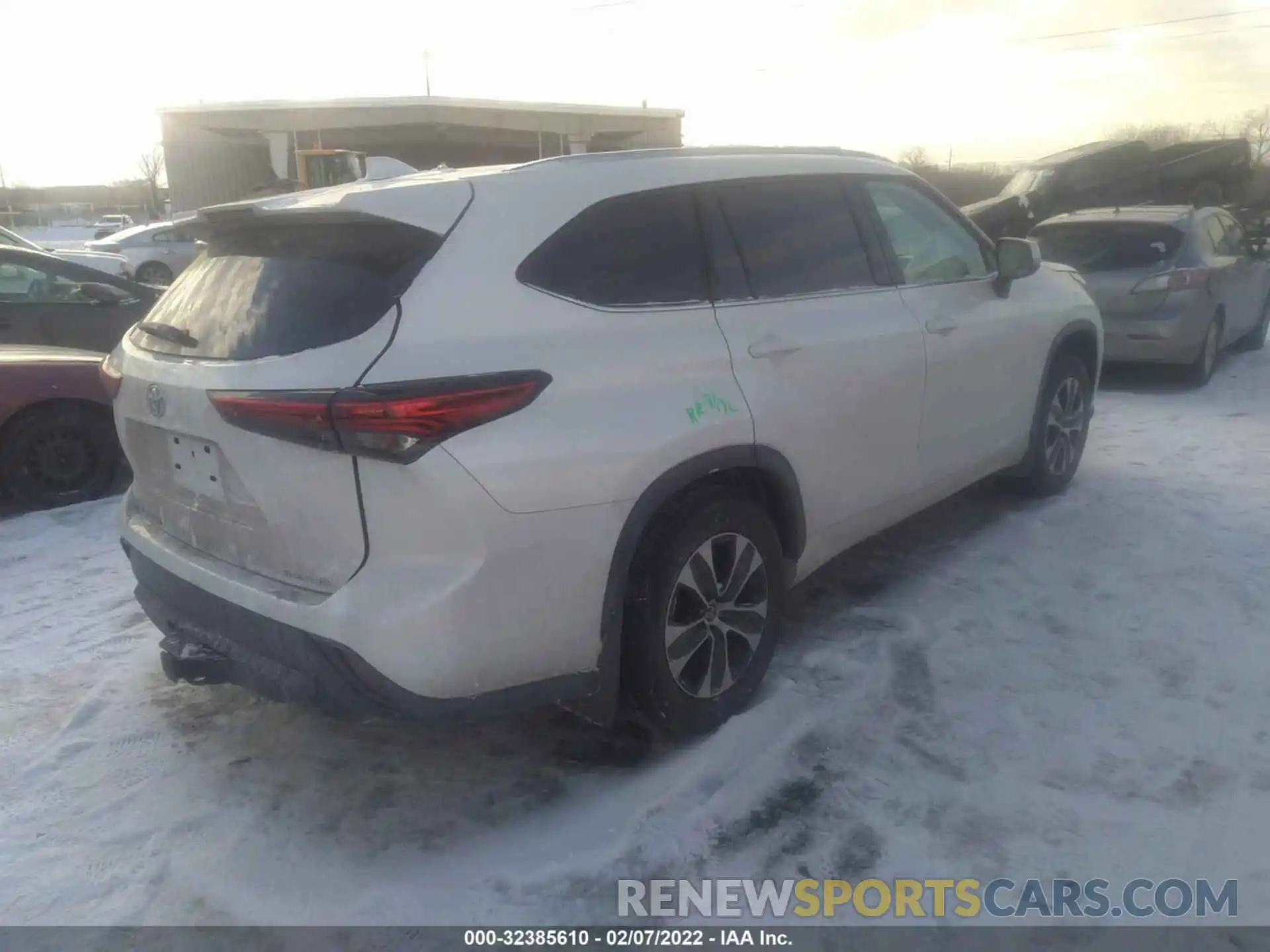 4 Photograph of a damaged car 5TDGZRBH0MS102719 TOYOTA HIGHLANDER 2021