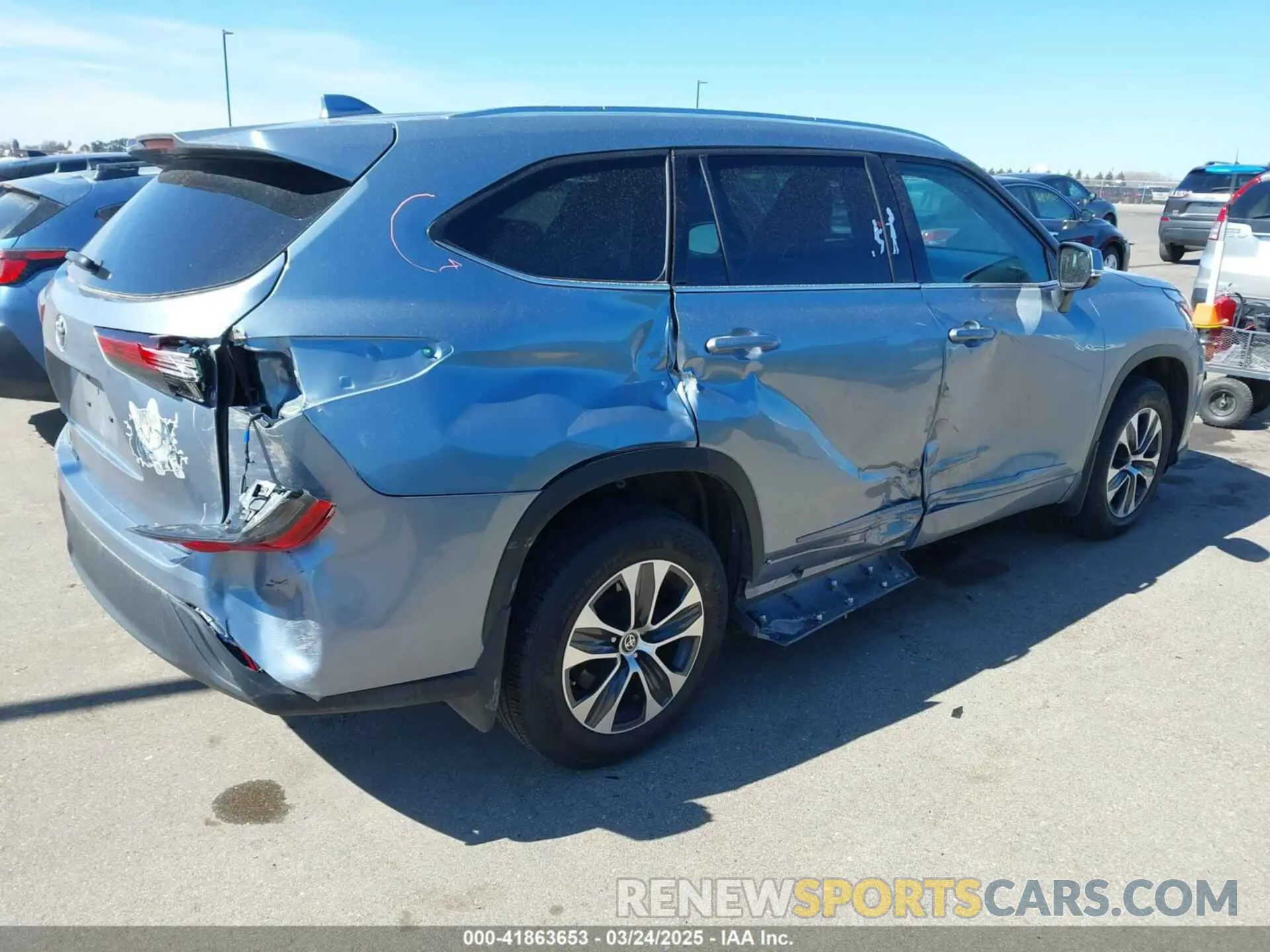 4 Photograph of a damaged car 5TDGZRBH0MS140046 TOYOTA HIGHLANDER 2021