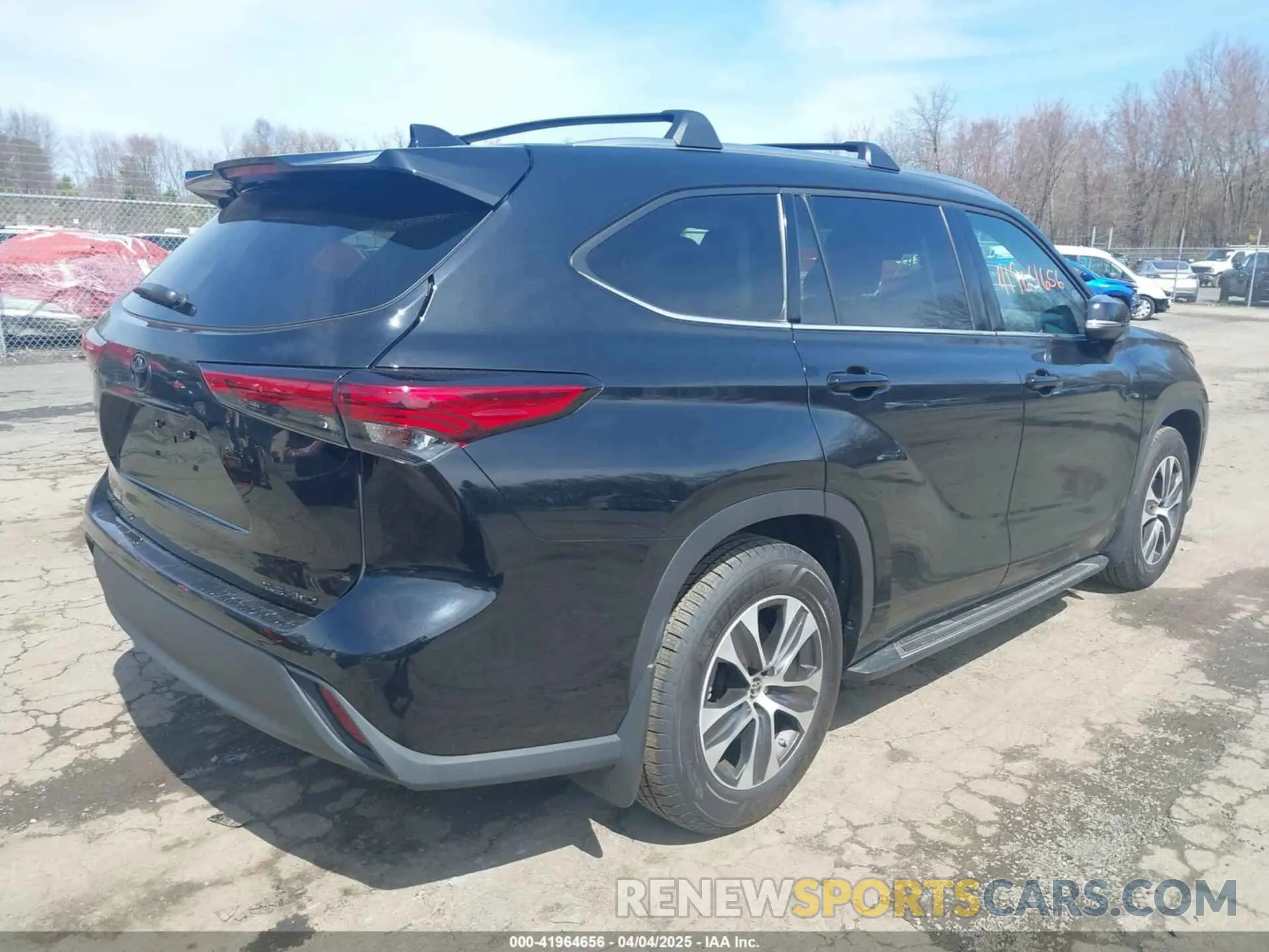 4 Photograph of a damaged car 5TDGZRBH0MS527146 TOYOTA HIGHLANDER 2021