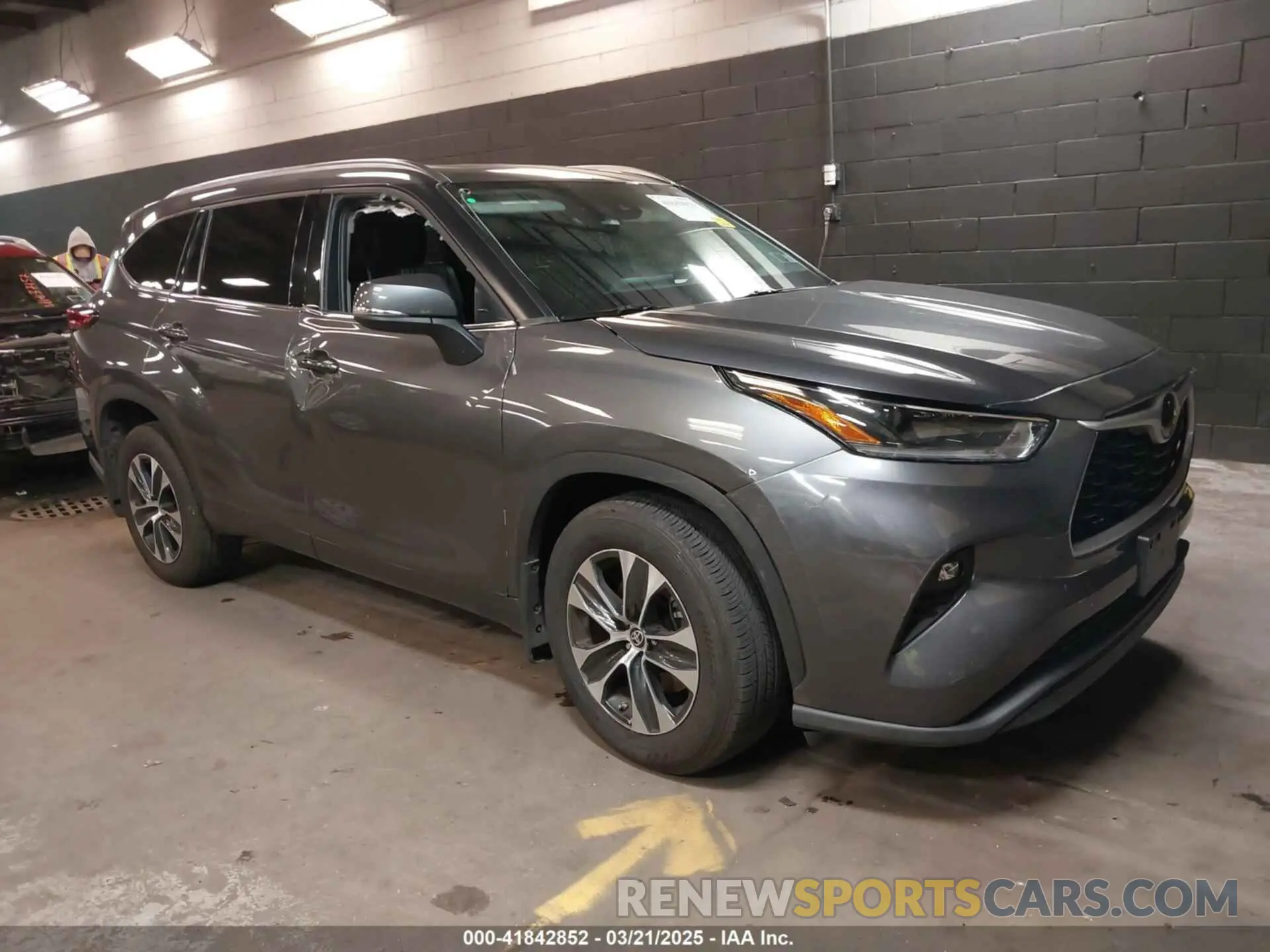 1 Photograph of a damaged car 5TDGZRBH0MS541421 TOYOTA HIGHLANDER 2021
