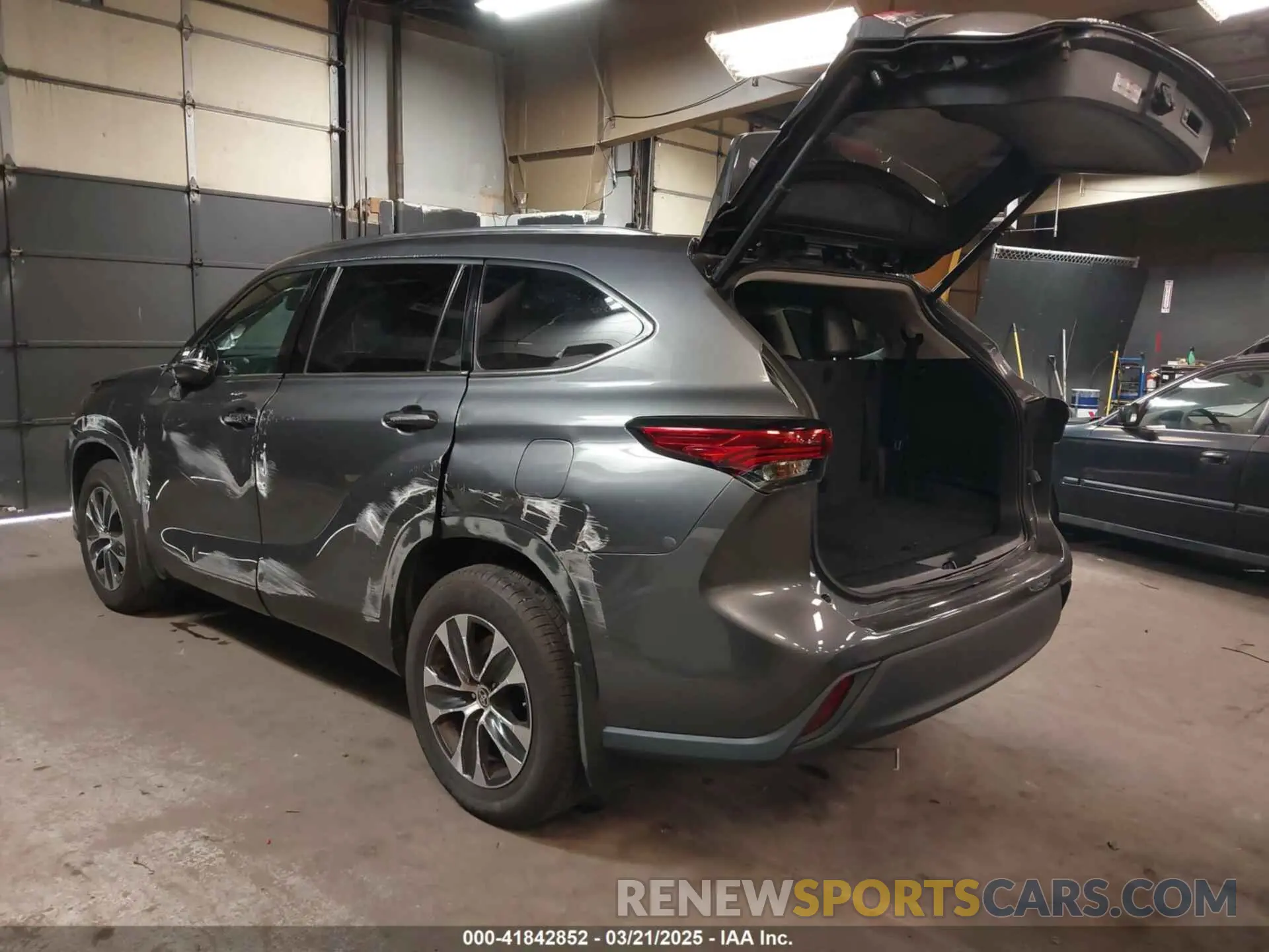 3 Photograph of a damaged car 5TDGZRBH0MS541421 TOYOTA HIGHLANDER 2021
