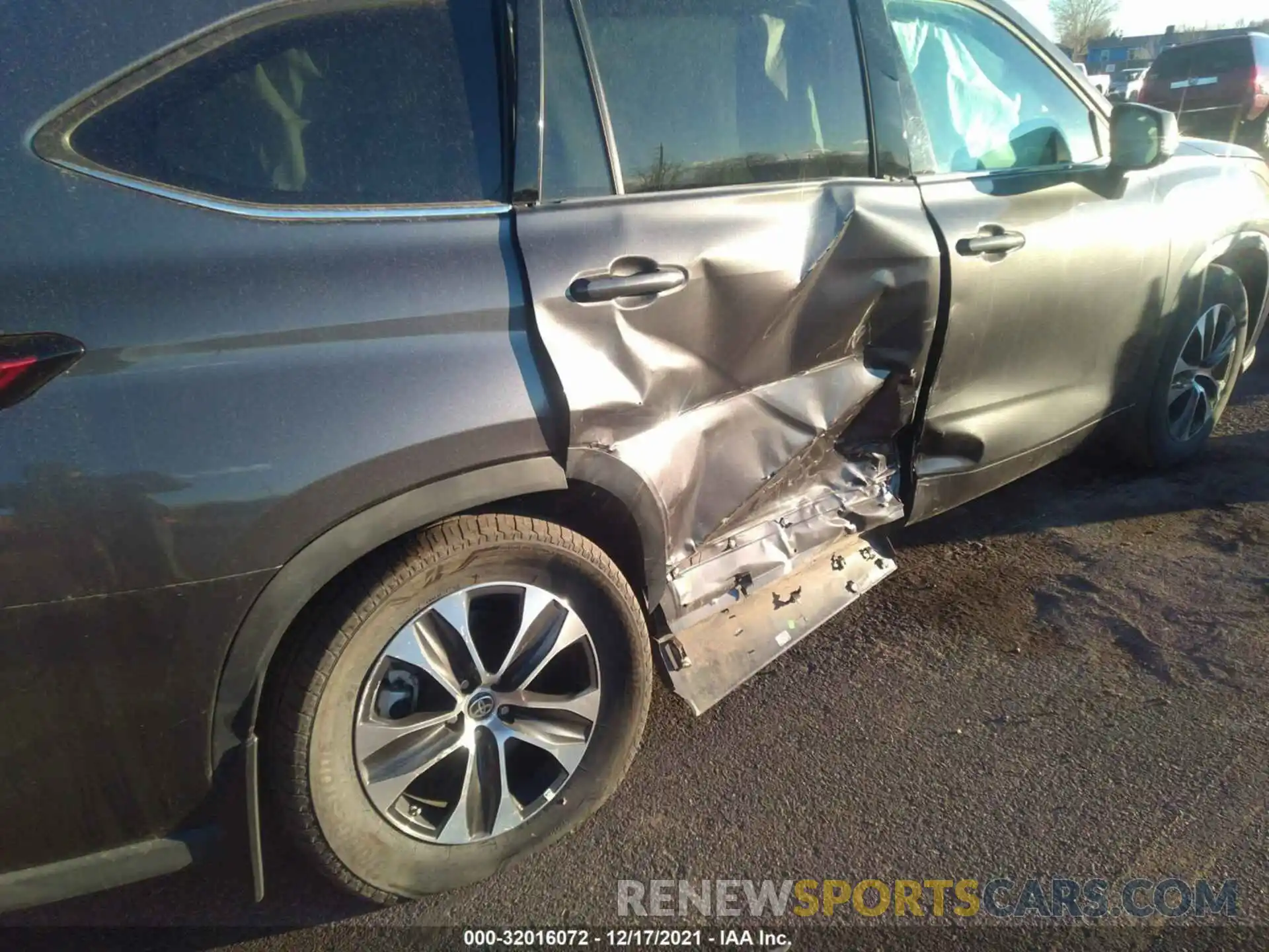 6 Photograph of a damaged car 5TDGZRBH0MS549261 TOYOTA HIGHLANDER 2021