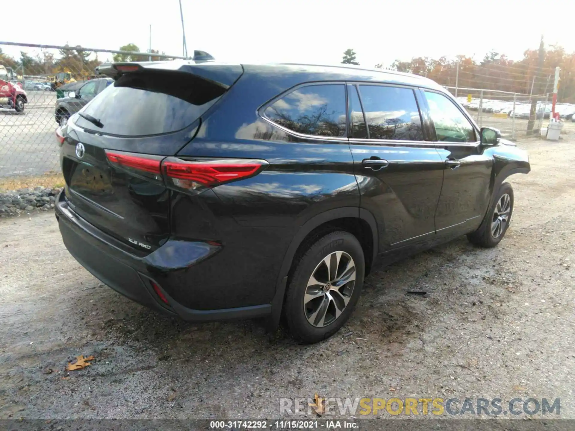 4 Photograph of a damaged car 5TDGZRBH0MS555495 TOYOTA HIGHLANDER 2021