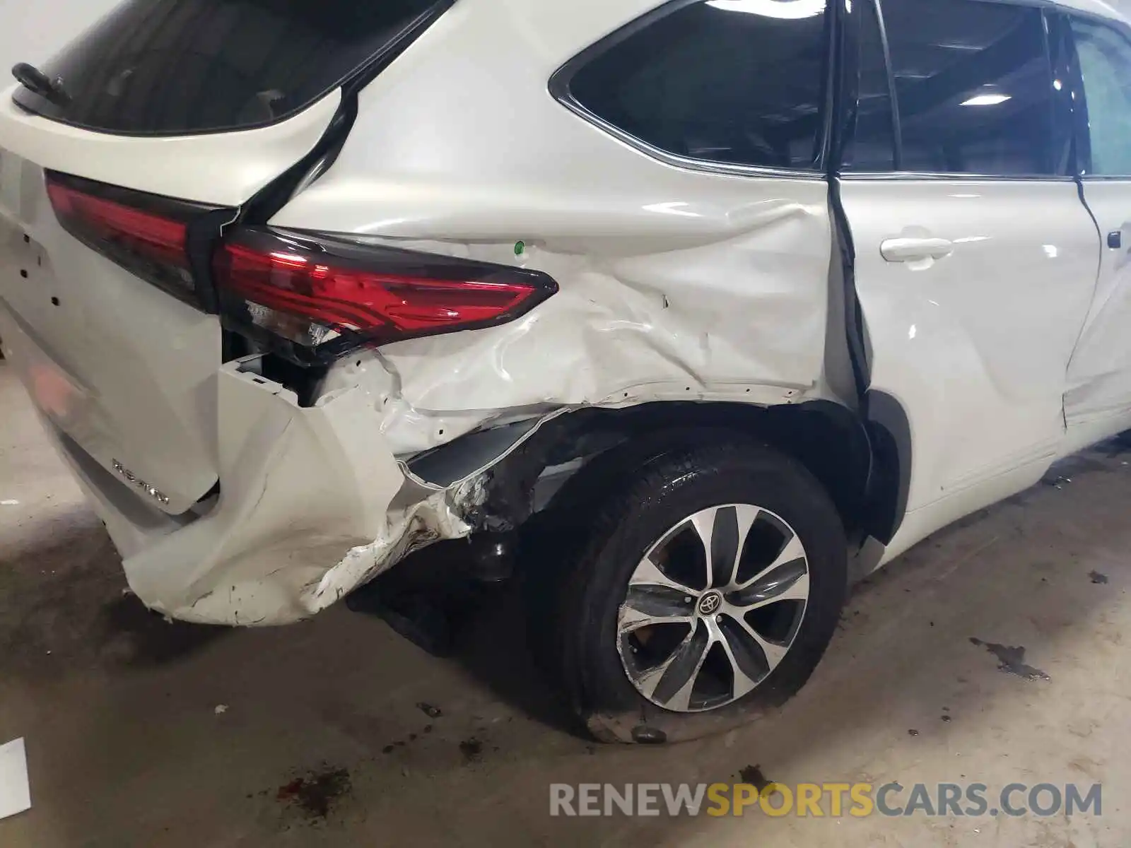 9 Photograph of a damaged car 5TDGZRBH1MS066121 TOYOTA HIGHLANDER 2021