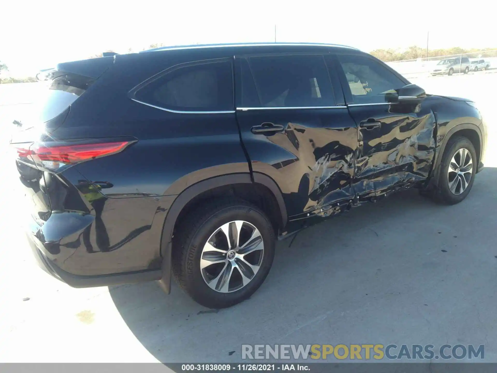 4 Photograph of a damaged car 5TDGZRBH1MS108724 TOYOTA HIGHLANDER 2021