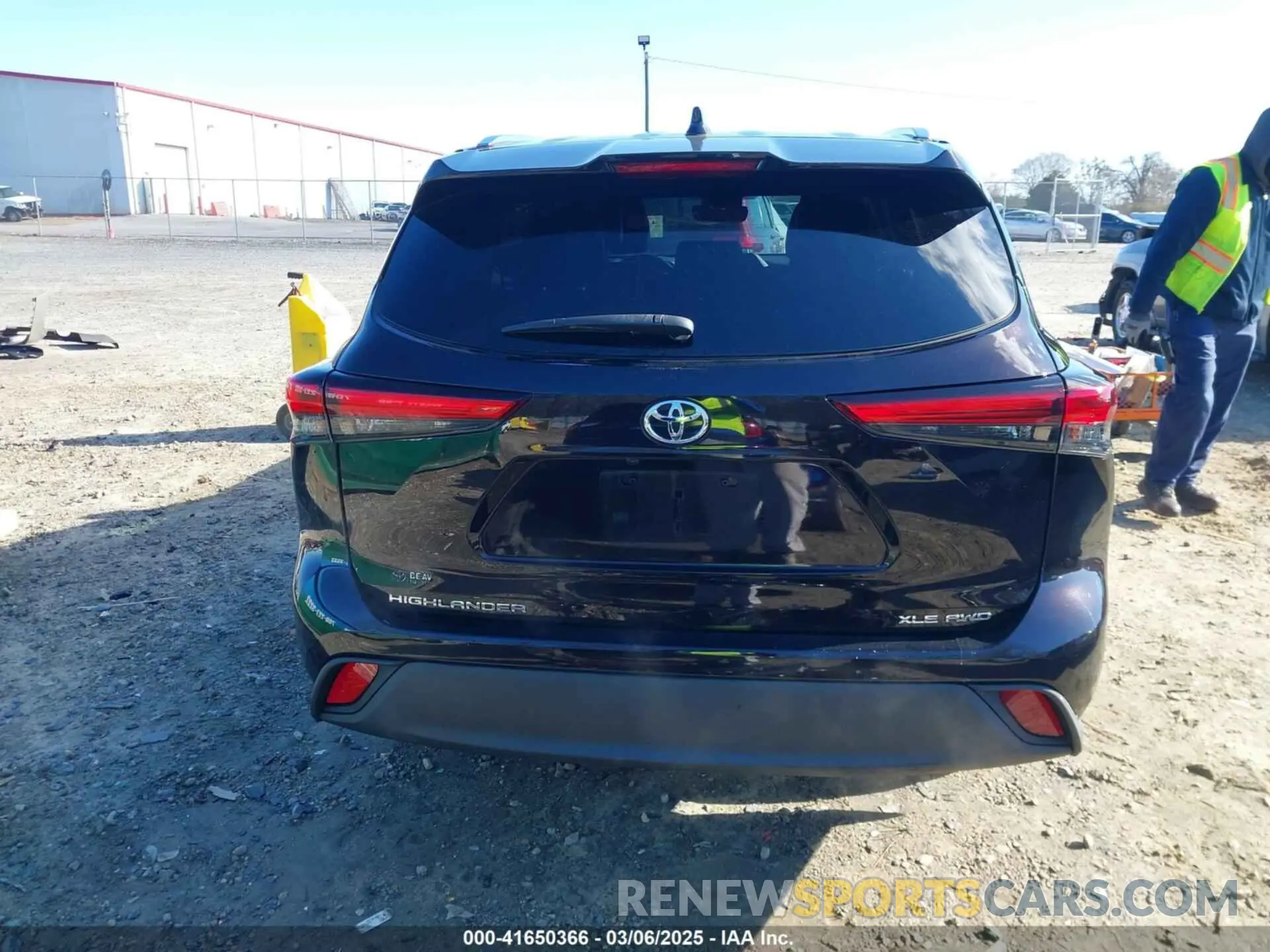 17 Photograph of a damaged car 5TDGZRBH2MS105170 TOYOTA HIGHLANDER 2021