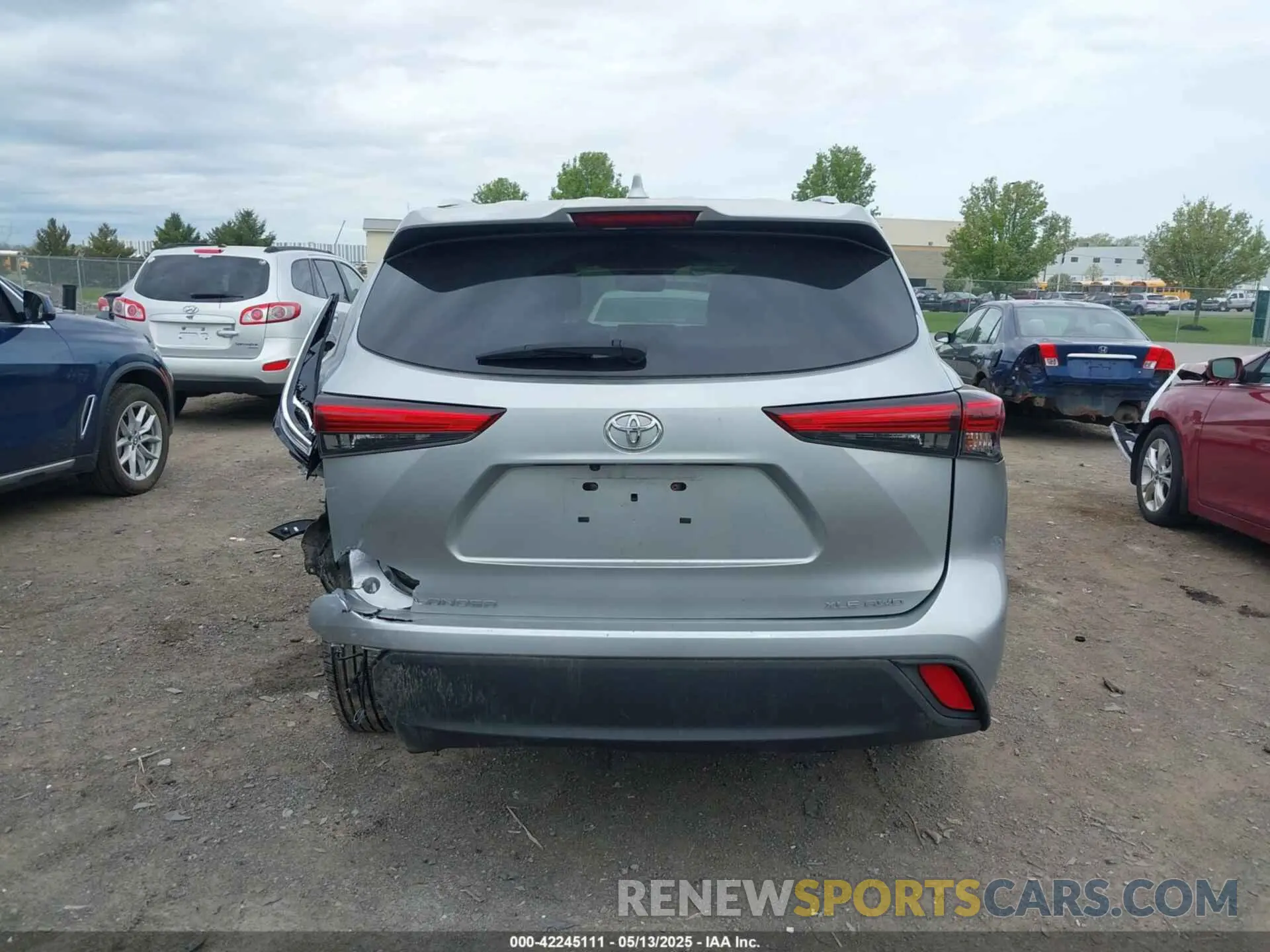 17 Photograph of a damaged car 5TDGZRBH2MS106593 TOYOTA HIGHLANDER 2021