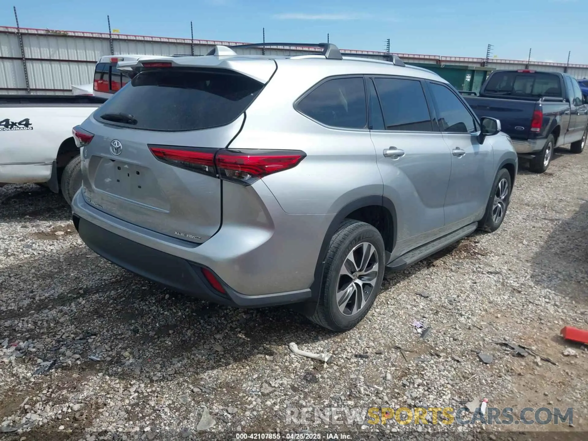 4 Photograph of a damaged car 5TDGZRBH2MS114290 TOYOTA HIGHLANDER 2021