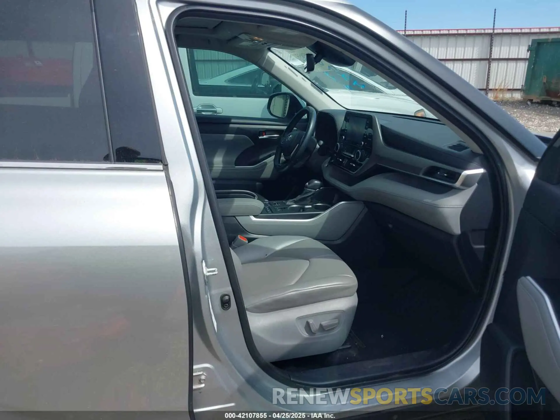 5 Photograph of a damaged car 5TDGZRBH2MS114290 TOYOTA HIGHLANDER 2021