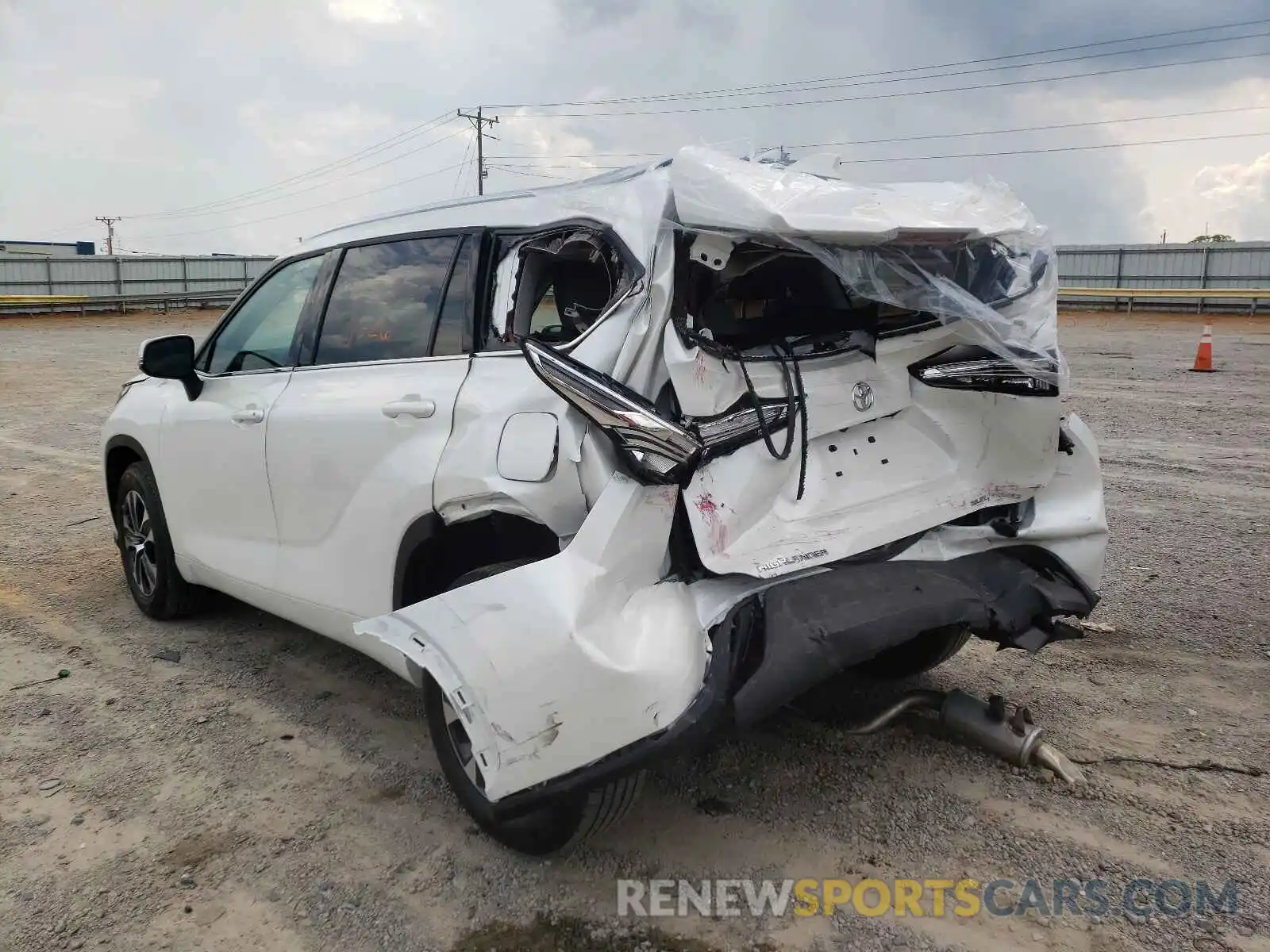 3 Photograph of a damaged car 5TDGZRBH2MS133356 TOYOTA HIGHLANDER 2021