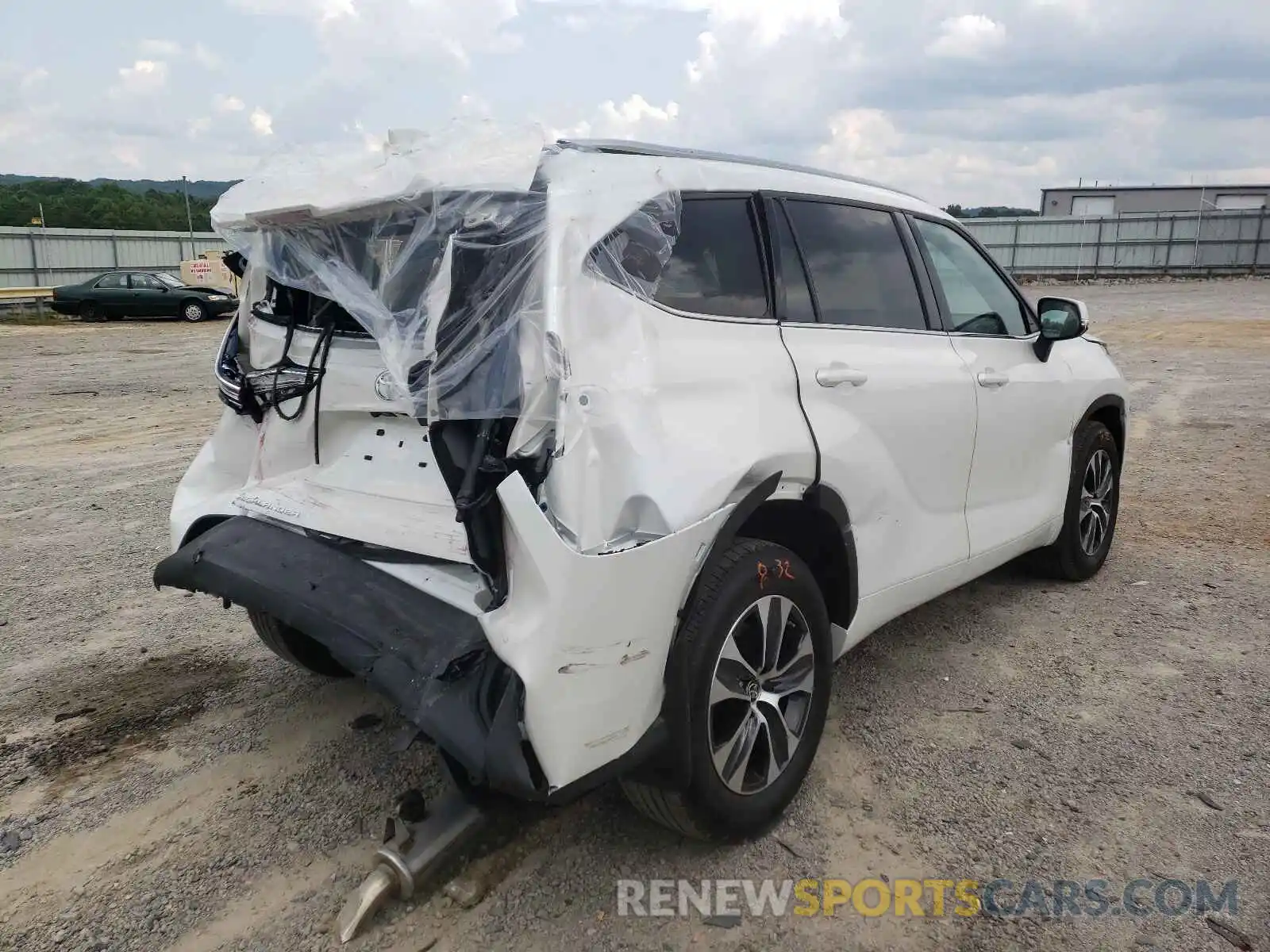 4 Photograph of a damaged car 5TDGZRBH2MS133356 TOYOTA HIGHLANDER 2021