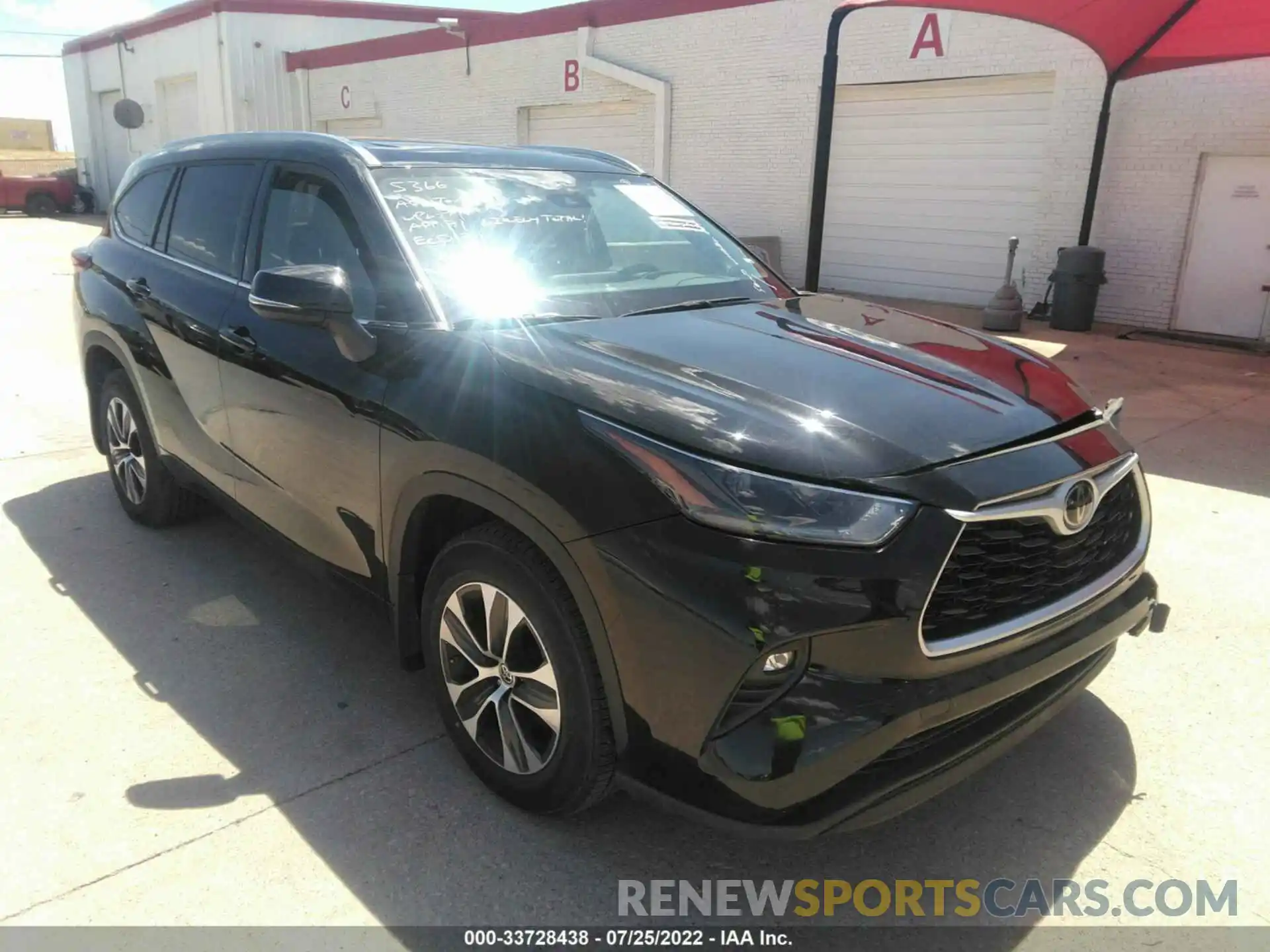 1 Photograph of a damaged car 5TDGZRBH2MS526175 TOYOTA HIGHLANDER 2021