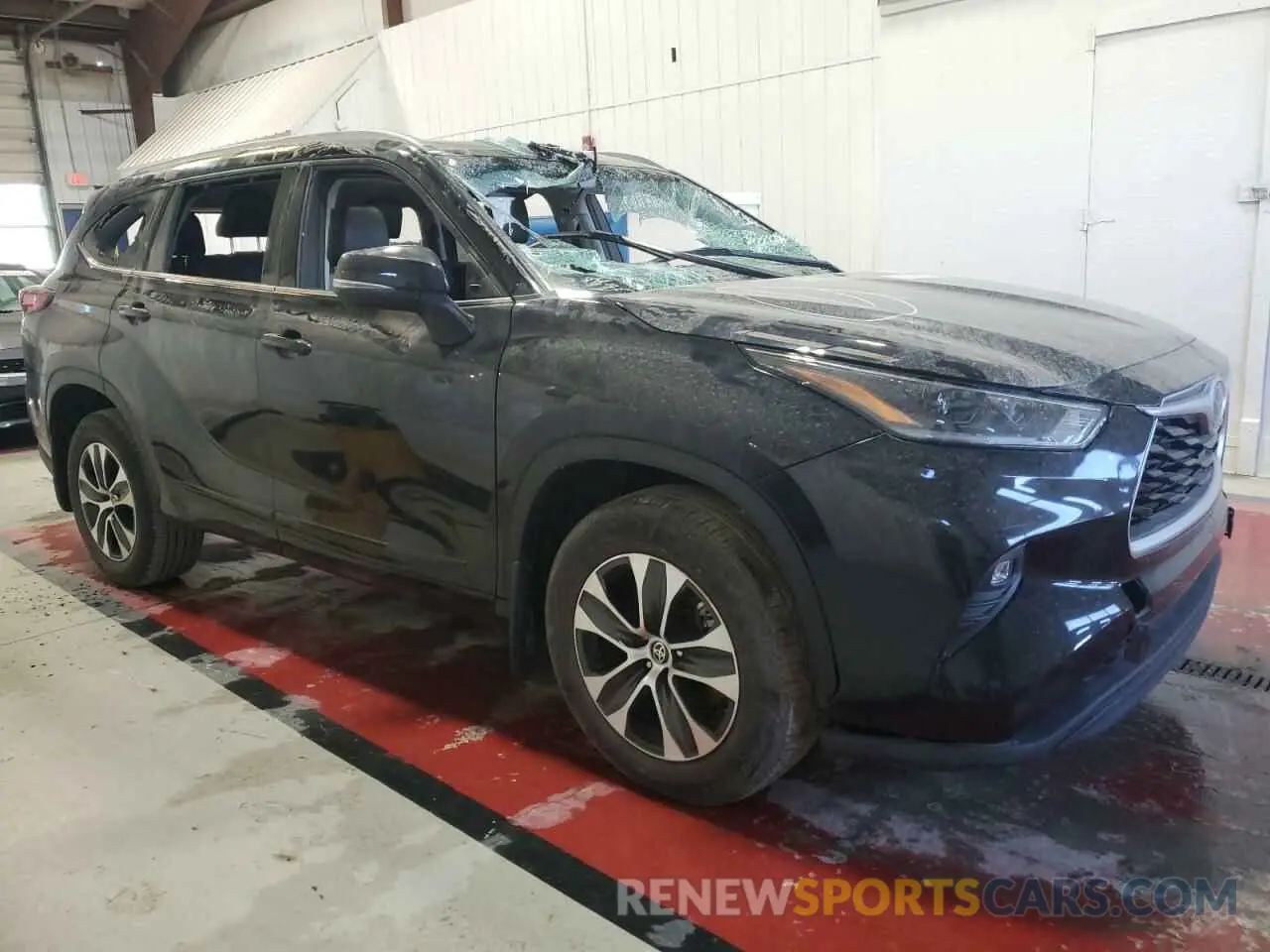 4 Photograph of a damaged car 5TDGZRBH2MS528007 TOYOTA HIGHLANDER 2021
