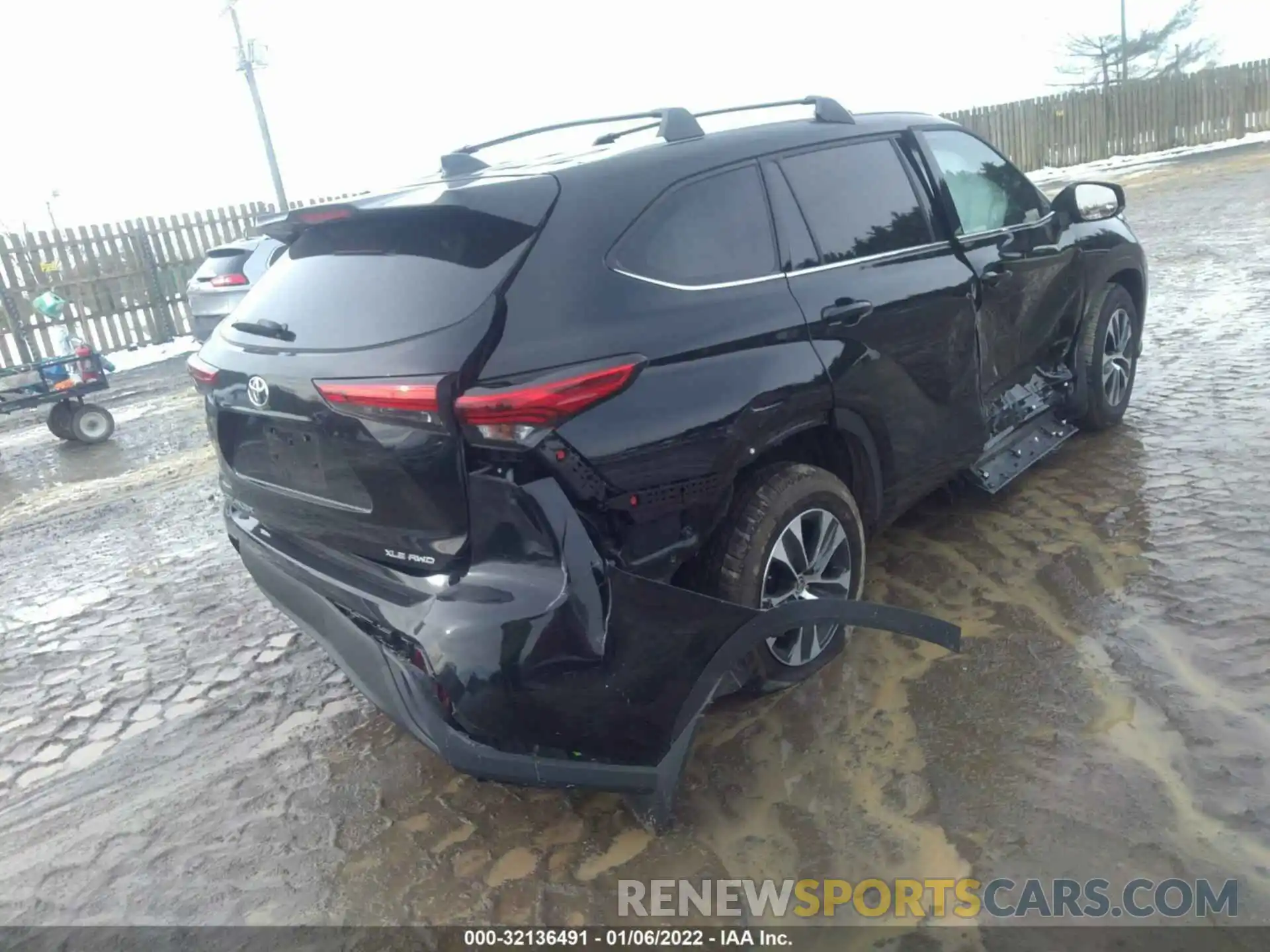 4 Photograph of a damaged car 5TDGZRBH2MS550007 TOYOTA HIGHLANDER 2021